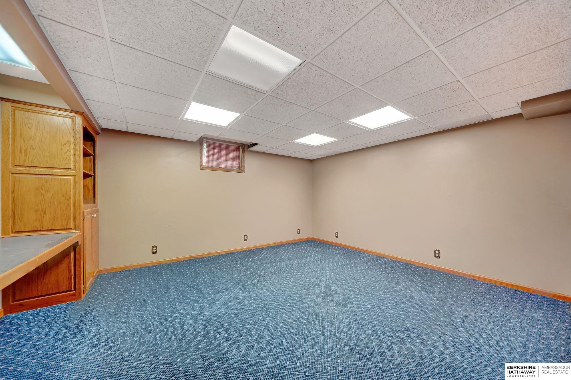 Lincoln, Nebraska 68516, United States, 4 Bedrooms Bedrooms, ,4 BathroomsBathrooms,Residential,Active,224550