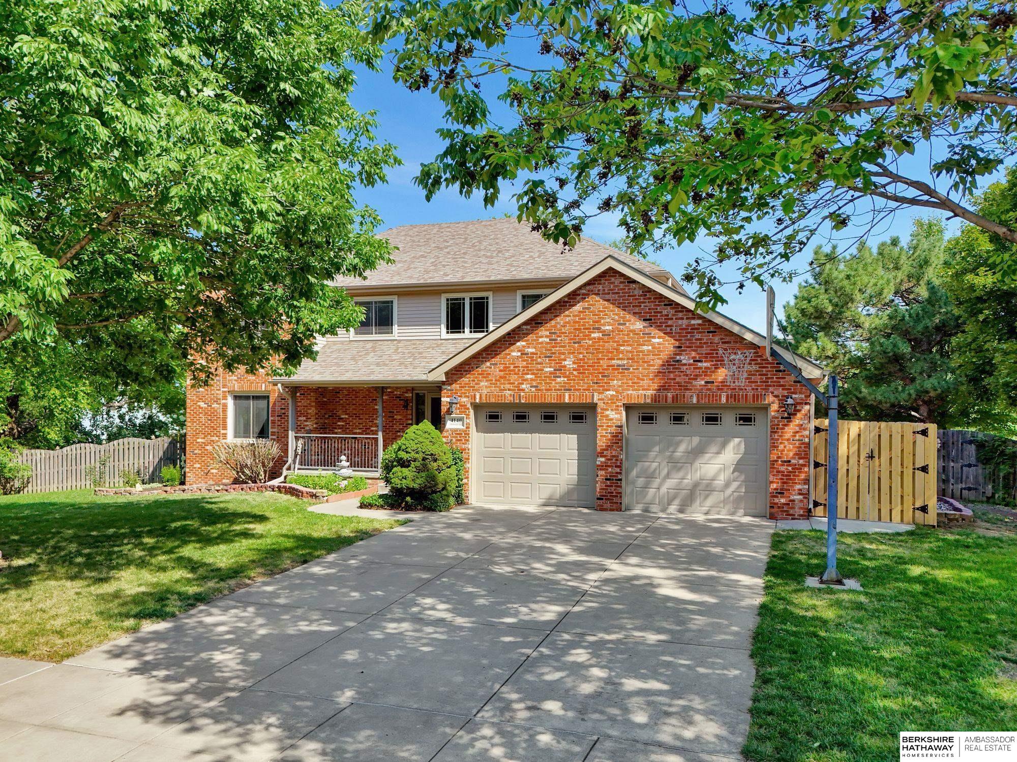 Lincoln, Nebraska 68516, United States, 4 Bedrooms Bedrooms, ,4 BathroomsBathrooms,Residential,Active,224550