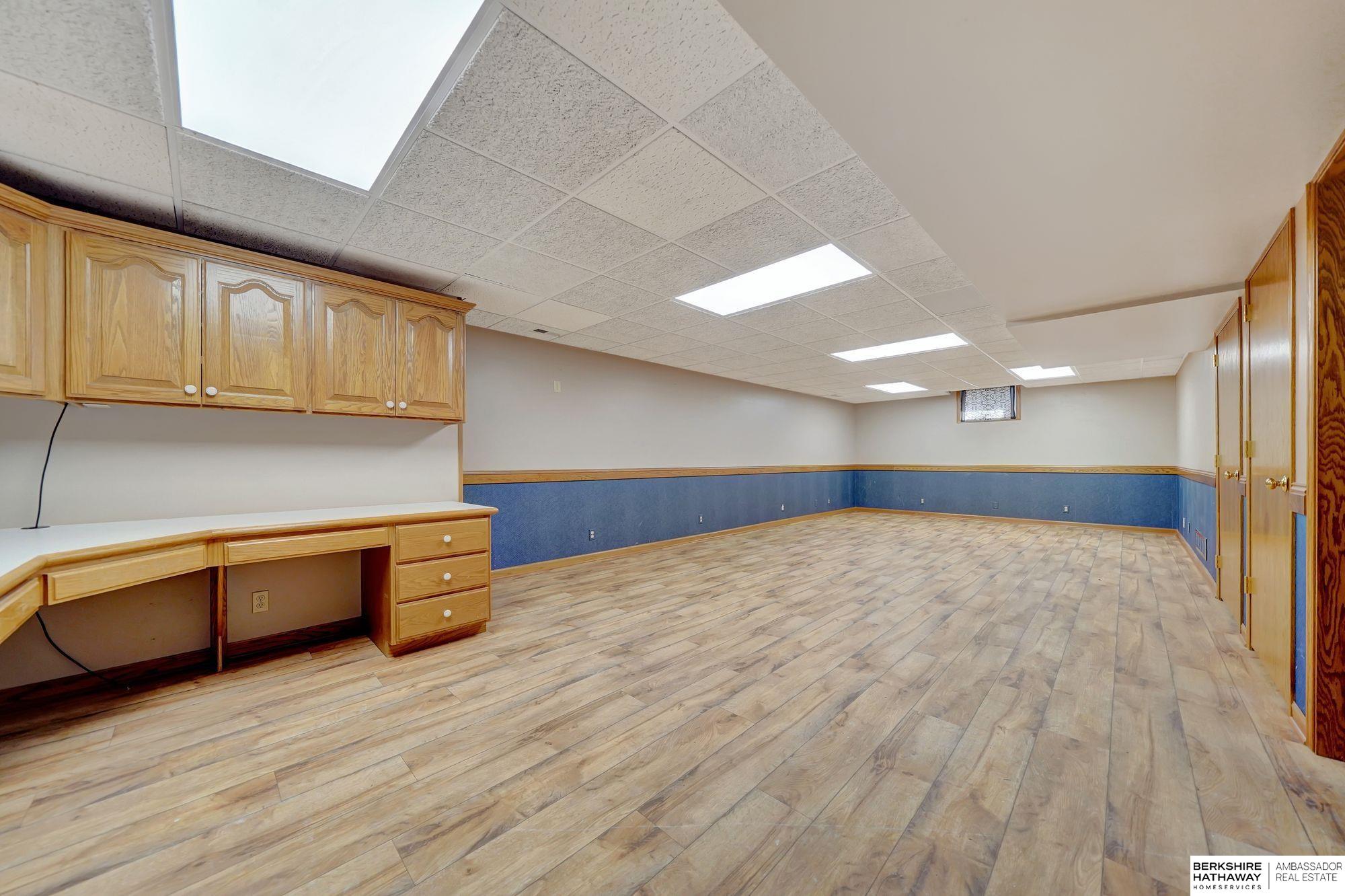 Lincoln, Nebraska 68516, United States, 4 Bedrooms Bedrooms, ,4 BathroomsBathrooms,Residential,Active,224550