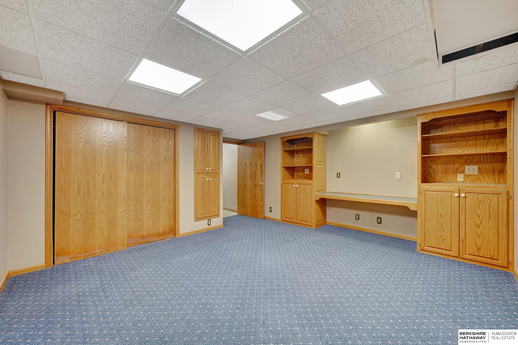 Lincoln, Nebraska 68516, United States, 4 Bedrooms Bedrooms, ,4 BathroomsBathrooms,Residential,Active,224550