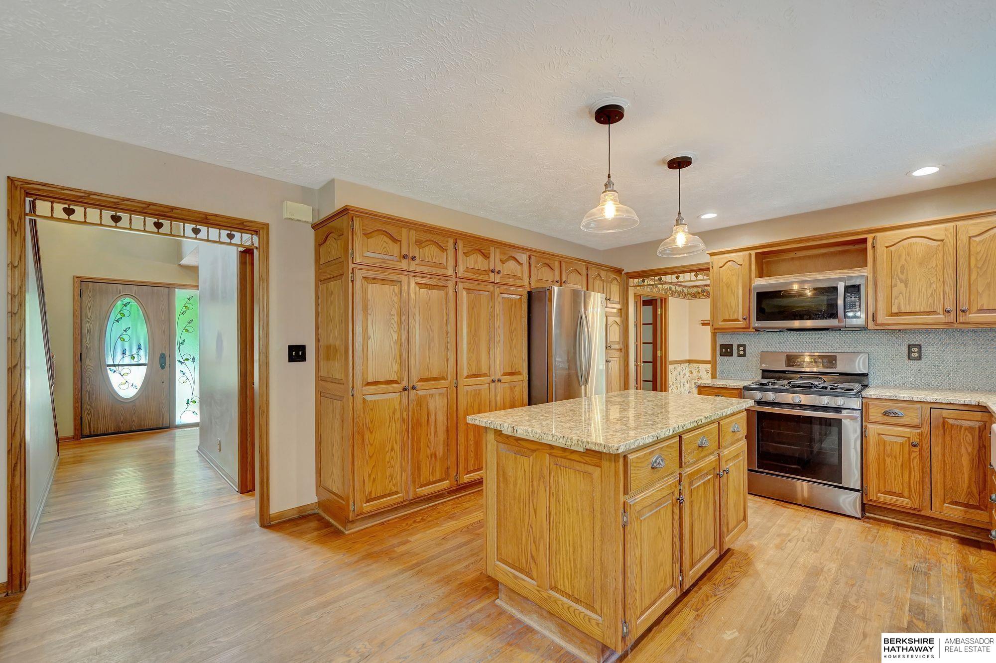 Lincoln, Nebraska 68516, United States, 4 Bedrooms Bedrooms, ,4 BathroomsBathrooms,Residential,Active,224550