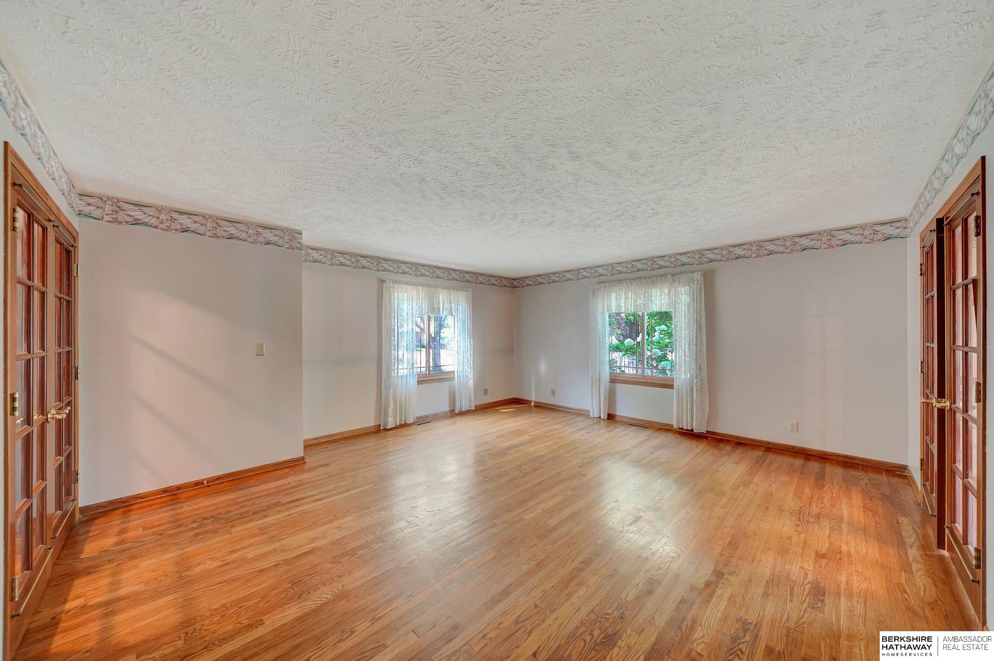 Lincoln, Nebraska 68516, United States, 4 Bedrooms Bedrooms, ,4 BathroomsBathrooms,Residential,Active,224550