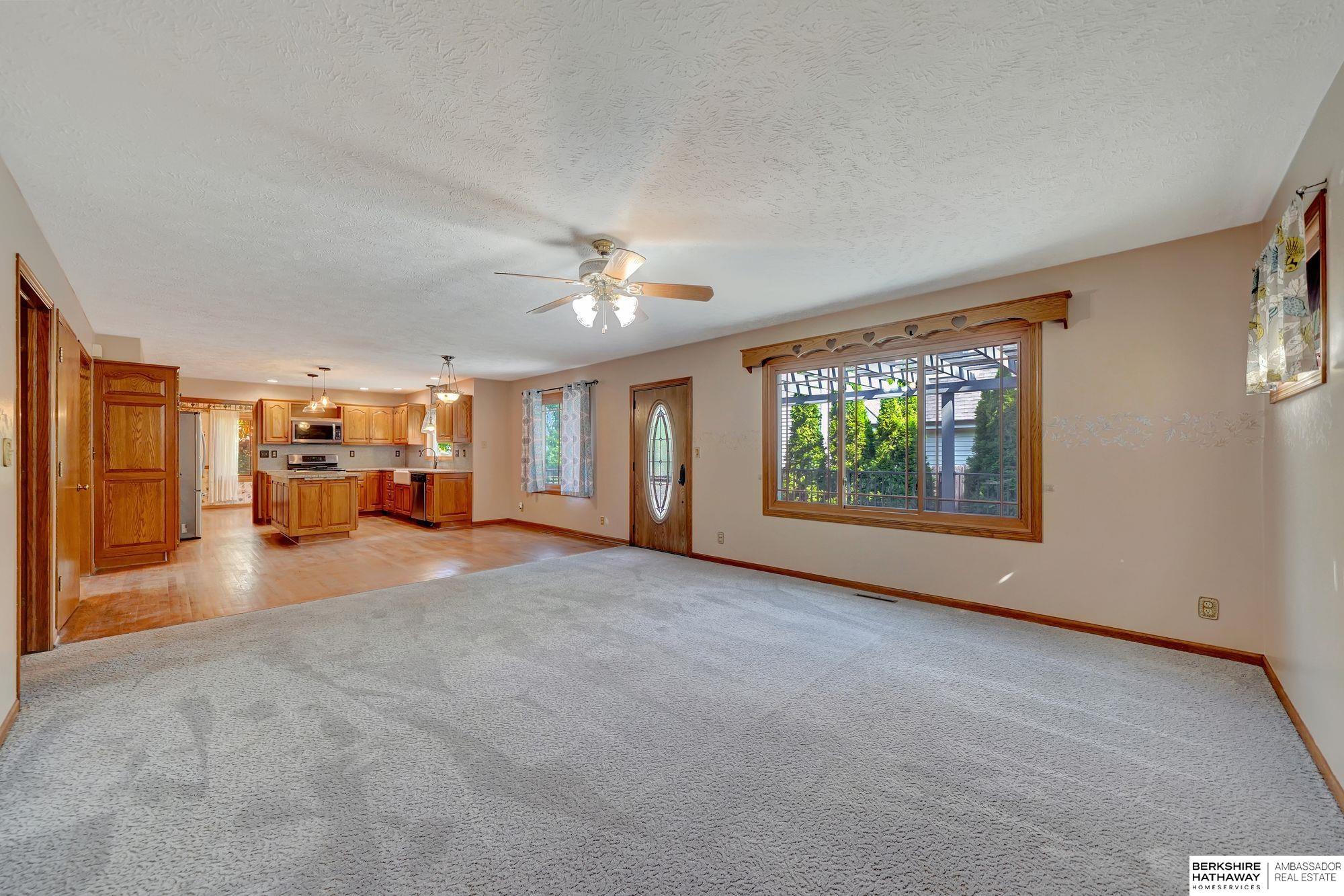 Lincoln, Nebraska 68516, United States, 4 Bedrooms Bedrooms, ,4 BathroomsBathrooms,Residential,Active,224550