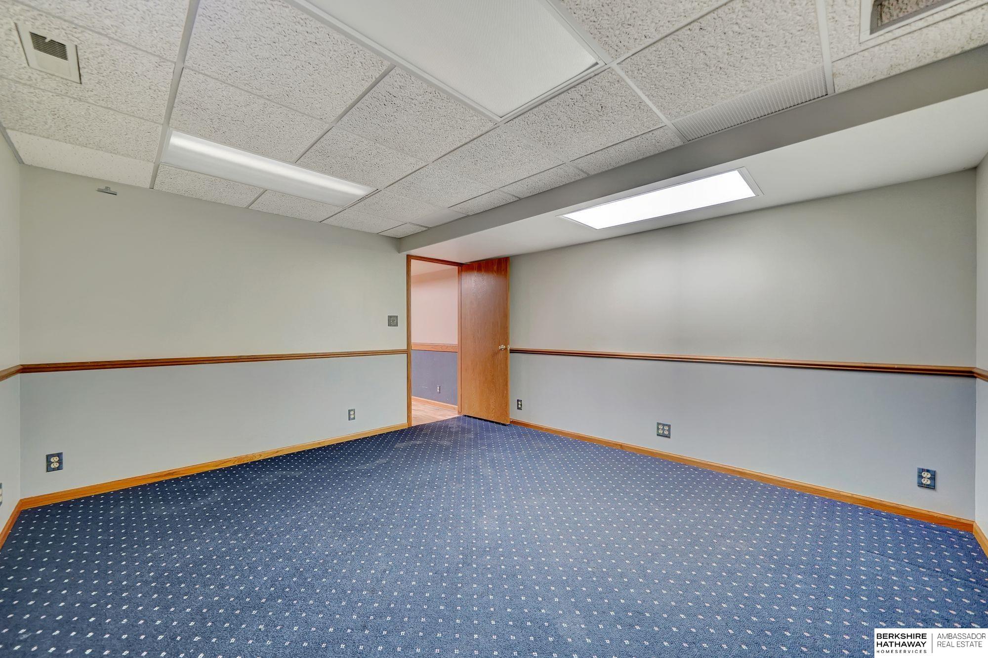 Lincoln, Nebraska 68516, United States, 4 Bedrooms Bedrooms, ,4 BathroomsBathrooms,Residential,Active,224550