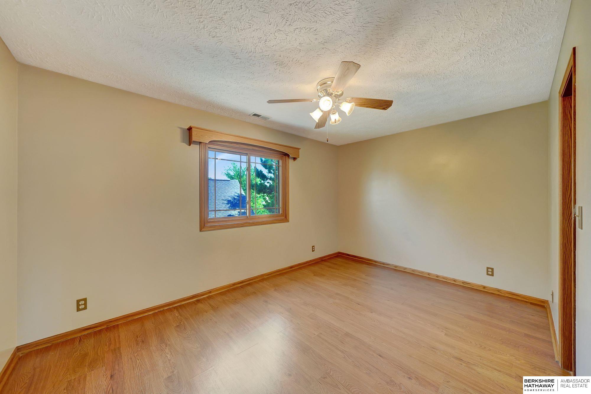 Lincoln, Nebraska 68516, United States, 4 Bedrooms Bedrooms, ,4 BathroomsBathrooms,Residential,Active,224550