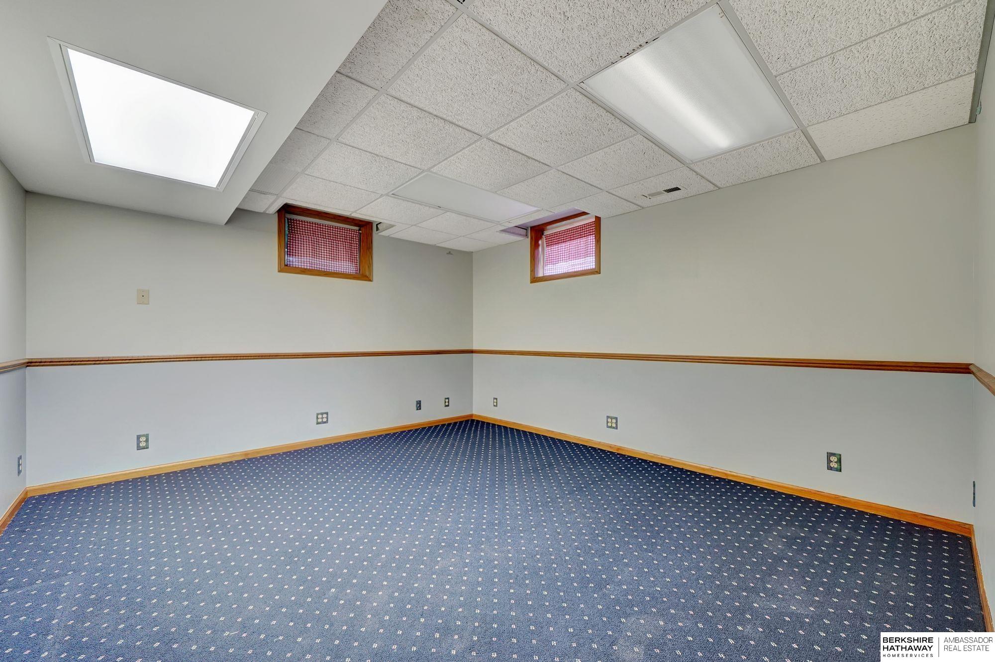 Lincoln, Nebraska 68516, United States, 4 Bedrooms Bedrooms, ,4 BathroomsBathrooms,Residential,Active,224550