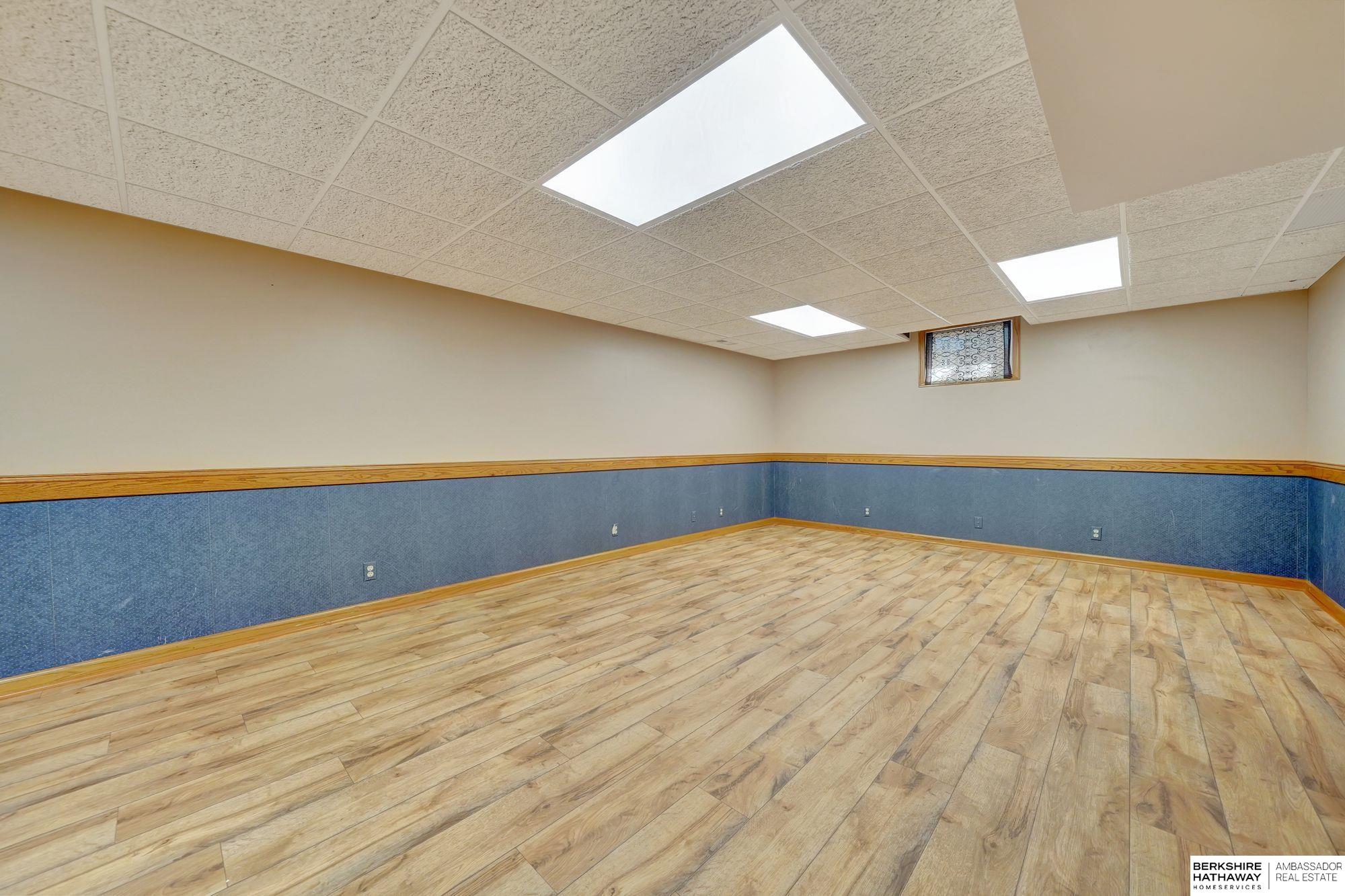 Lincoln, Nebraska 68516, United States, 4 Bedrooms Bedrooms, ,4 BathroomsBathrooms,Residential,Active,224550