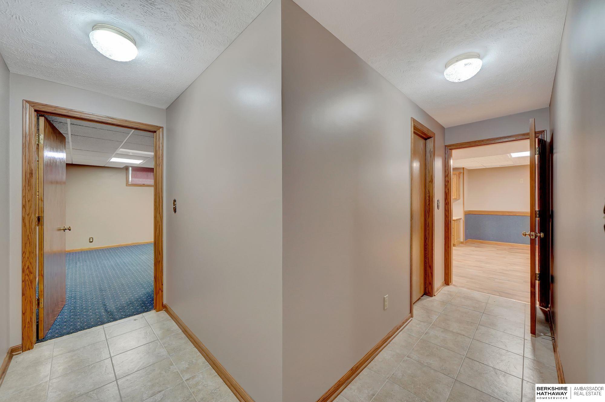 Lincoln, Nebraska 68516, United States, 4 Bedrooms Bedrooms, ,4 BathroomsBathrooms,Residential,Active,224550