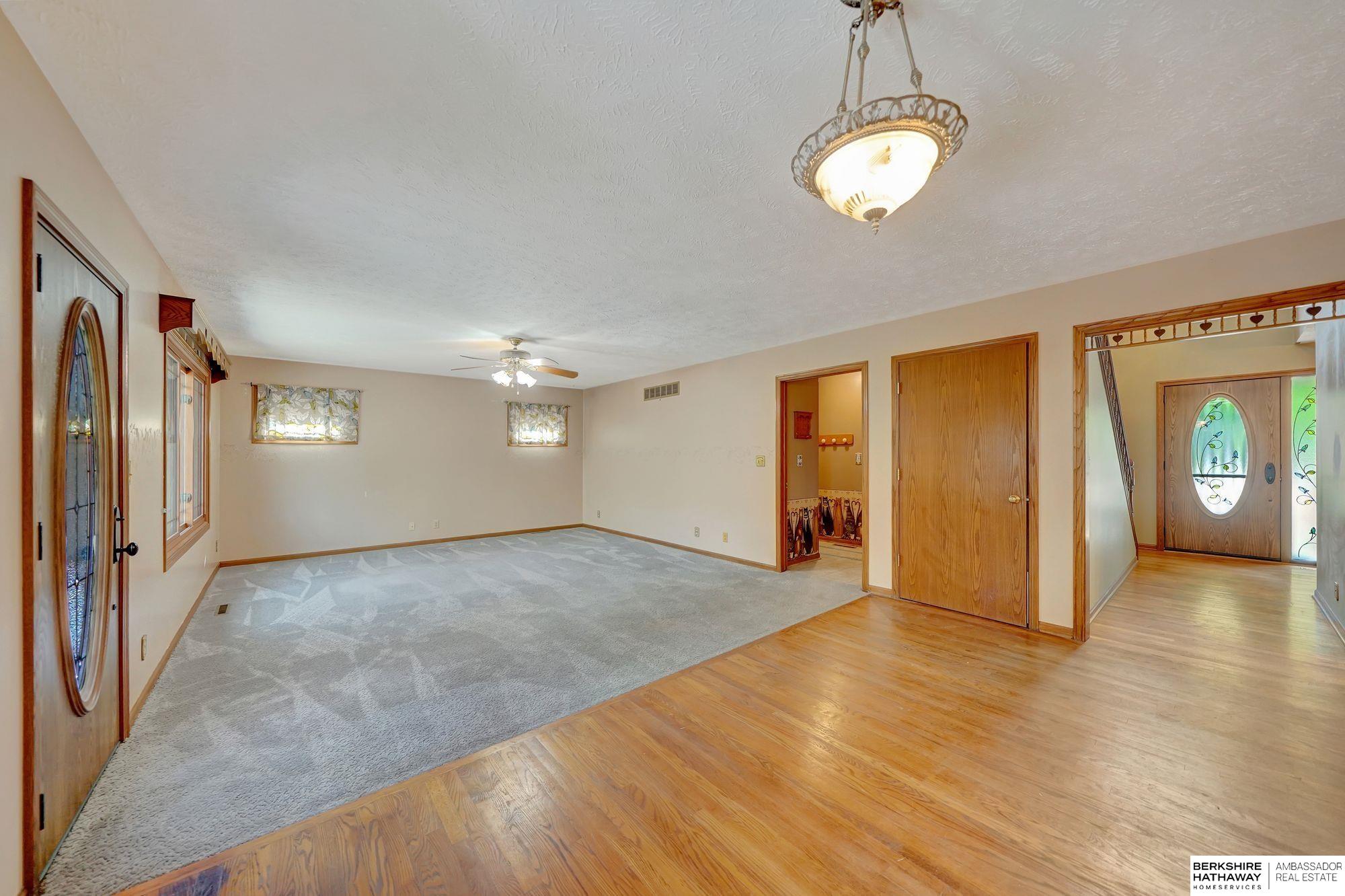 Lincoln, Nebraska 68516, United States, 4 Bedrooms Bedrooms, ,4 BathroomsBathrooms,Residential,Active,224550