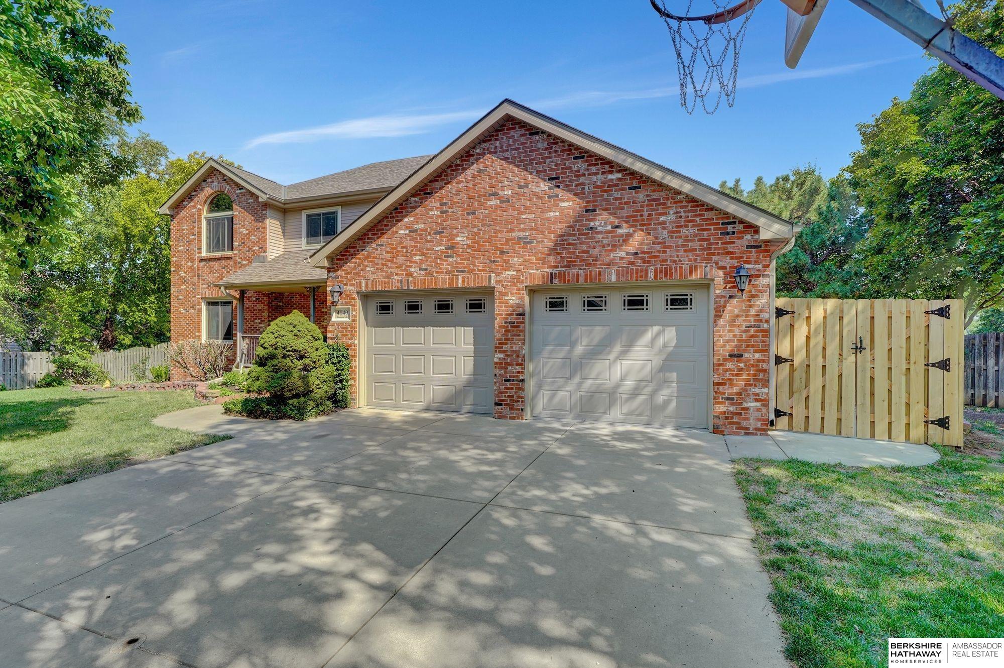 Lincoln, Nebraska 68516, United States, 4 Bedrooms Bedrooms, ,4 BathroomsBathrooms,Residential,Active,224550