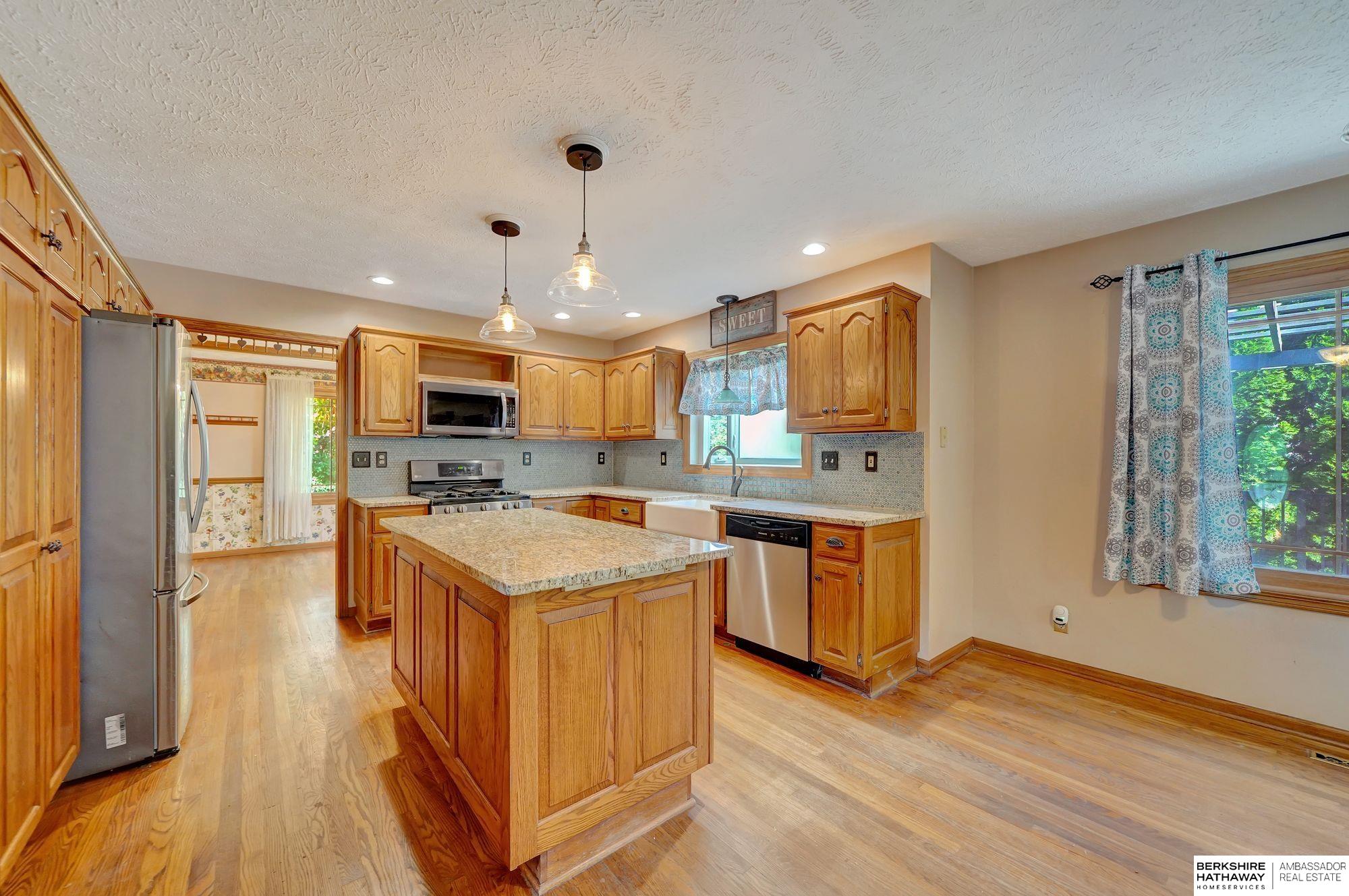 Lincoln, Nebraska 68516, United States, 4 Bedrooms Bedrooms, ,4 BathroomsBathrooms,Residential,Active,224550