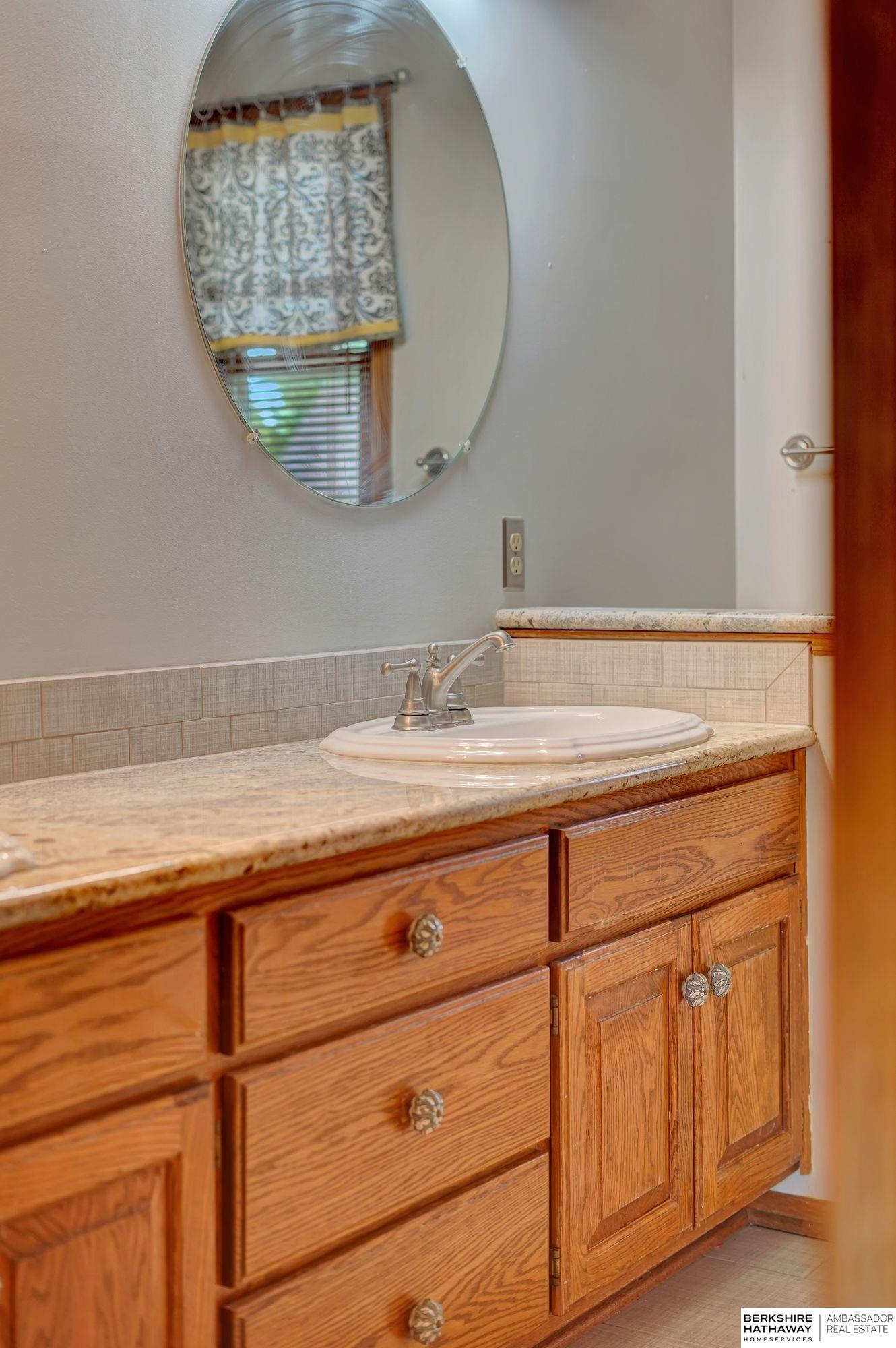 Lincoln, Nebraska 68516, United States, 4 Bedrooms Bedrooms, ,4 BathroomsBathrooms,Residential,Active,224550