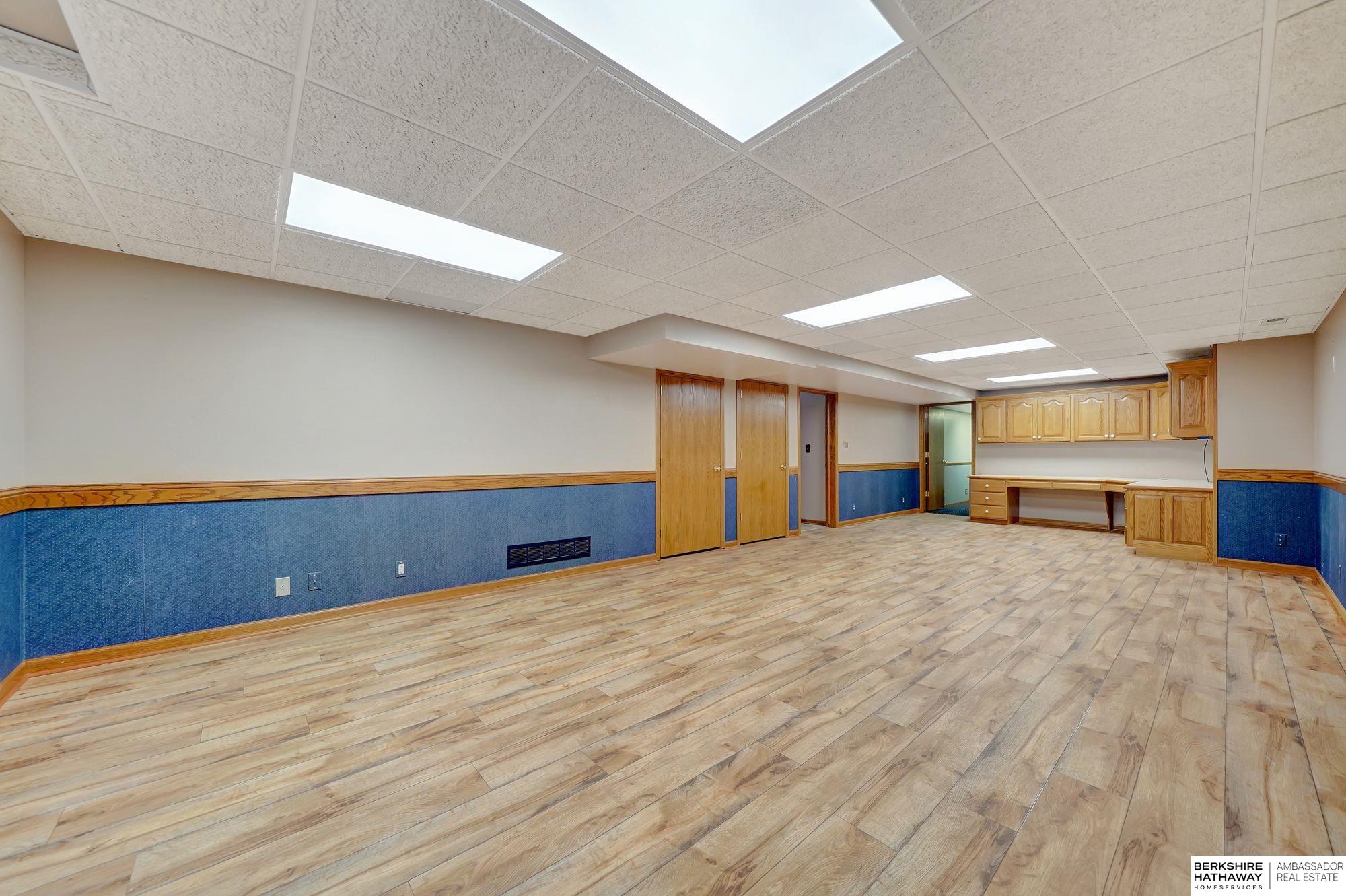 Lincoln, Nebraska 68516, United States, 4 Bedrooms Bedrooms, ,4 BathroomsBathrooms,Residential,Active,224550