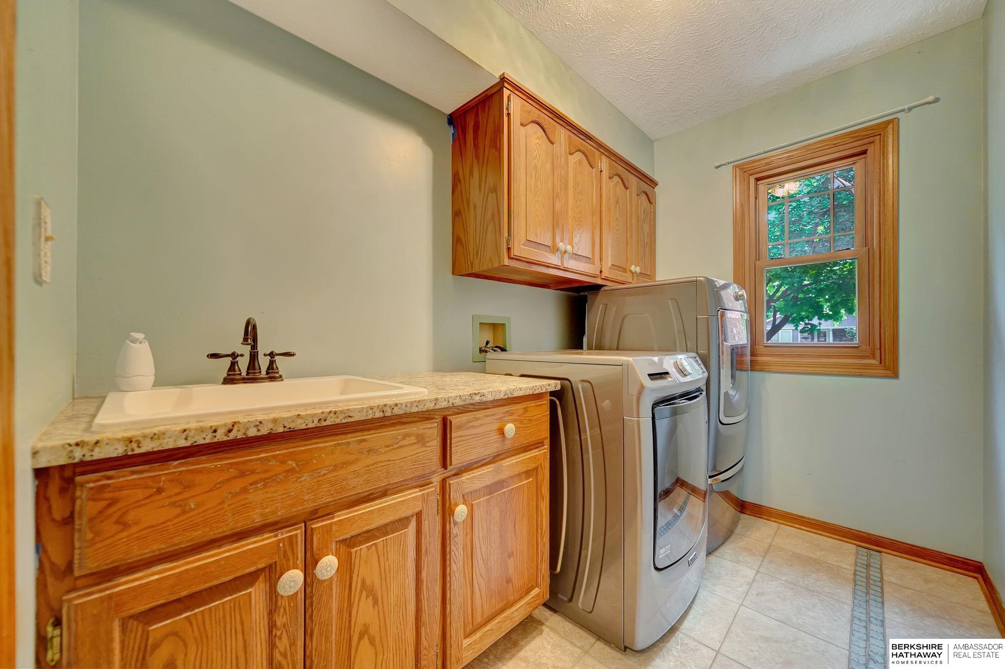 Lincoln, Nebraska 68516, United States, 4 Bedrooms Bedrooms, ,4 BathroomsBathrooms,Residential,Active,224550