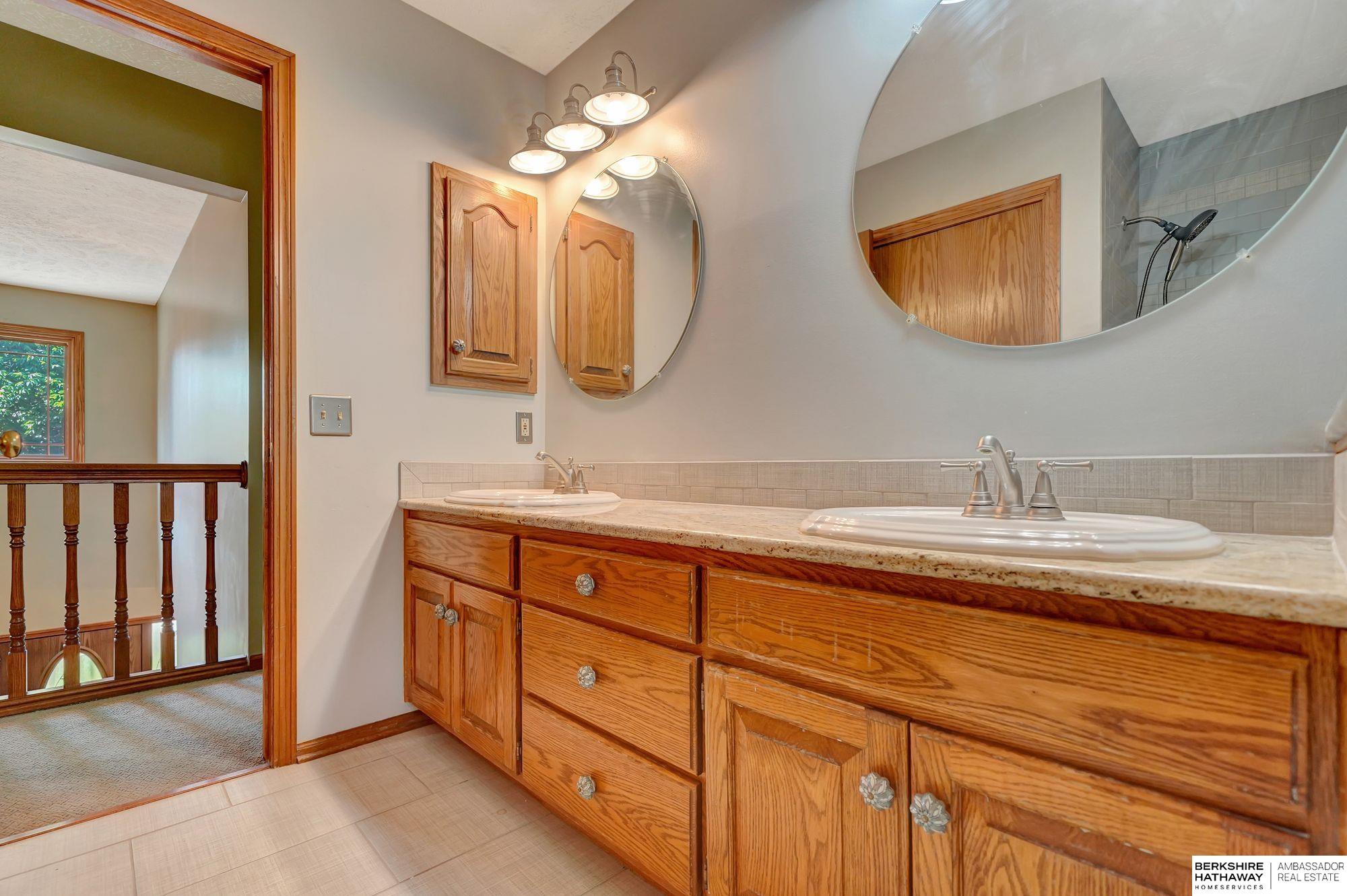 Lincoln, Nebraska 68516, United States, 4 Bedrooms Bedrooms, ,4 BathroomsBathrooms,Residential,Active,224550