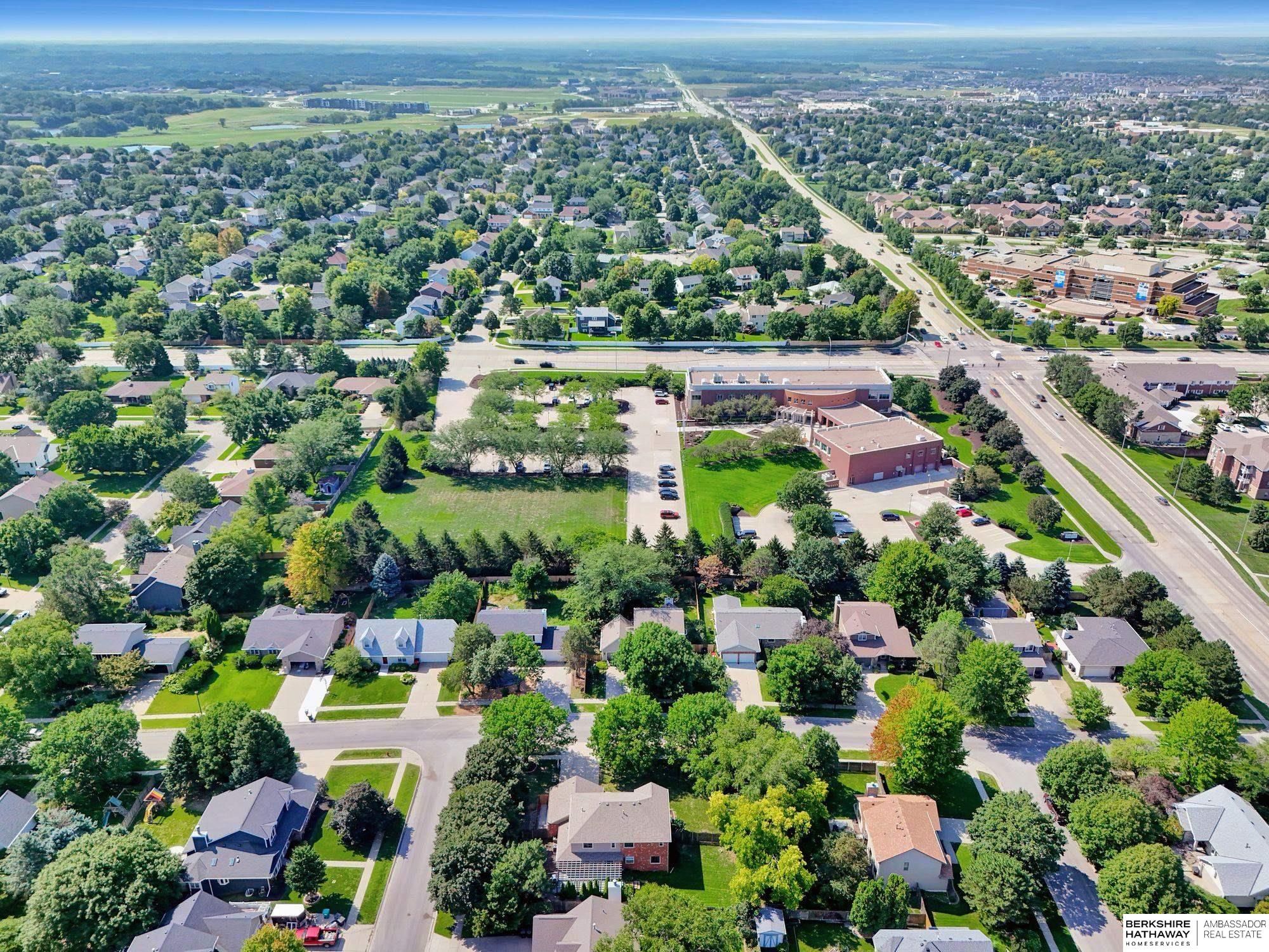 Lincoln, Nebraska 68516, United States, 4 Bedrooms Bedrooms, ,4 BathroomsBathrooms,Residential,Active,224550