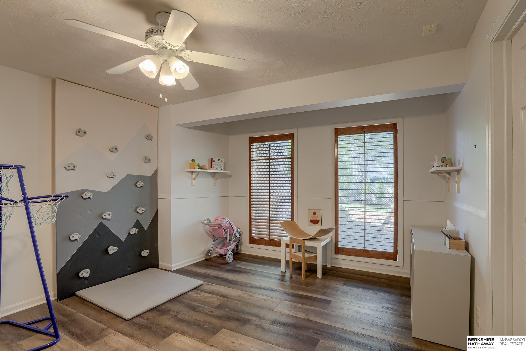 Omaha, Nebraska 68118, United States, 5 Bedrooms Bedrooms, ,3 BathroomsBathrooms,Residential,Active,217366