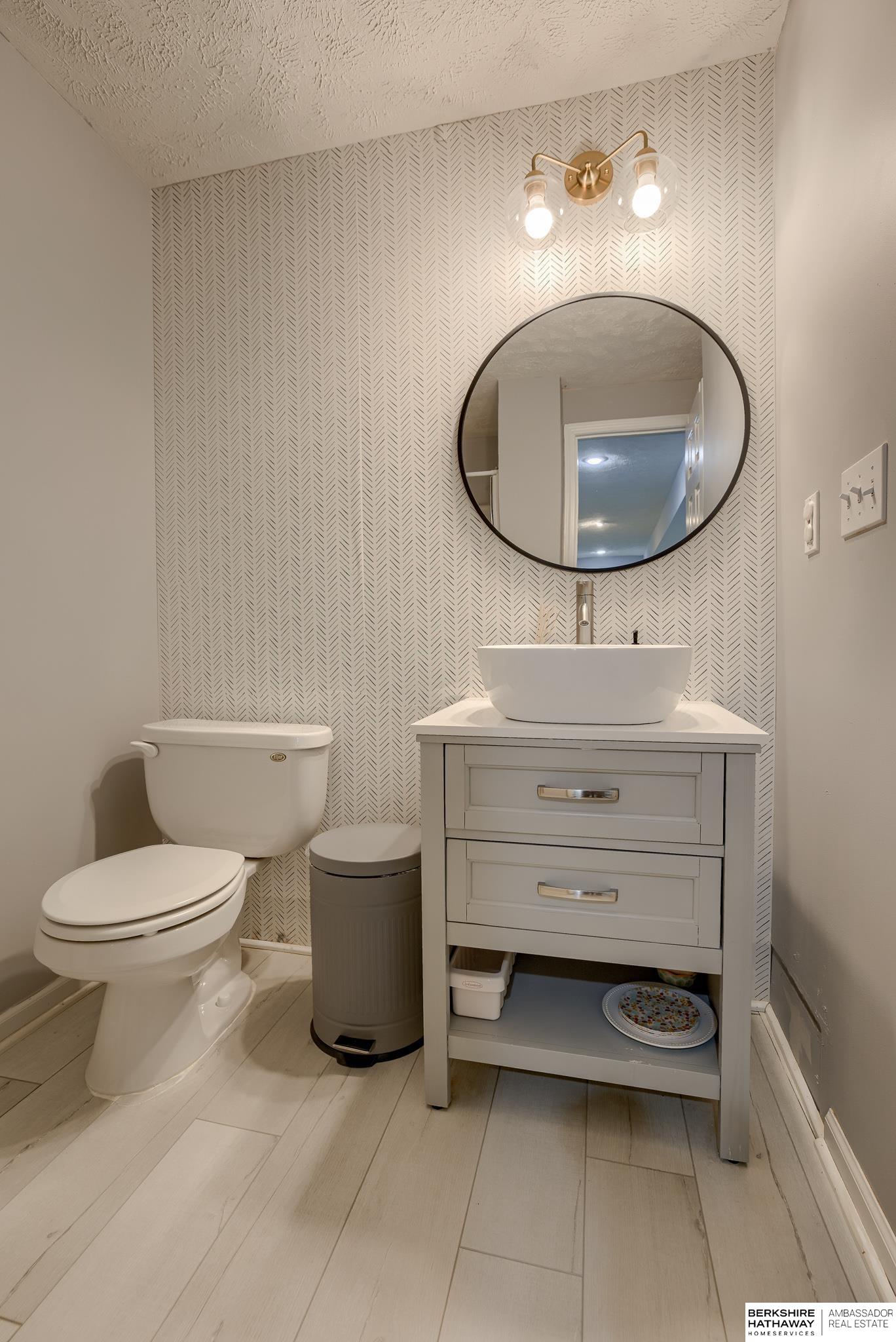 Omaha, Nebraska 68118, United States, 5 Bedrooms Bedrooms, ,3 BathroomsBathrooms,Residential,Active,217366