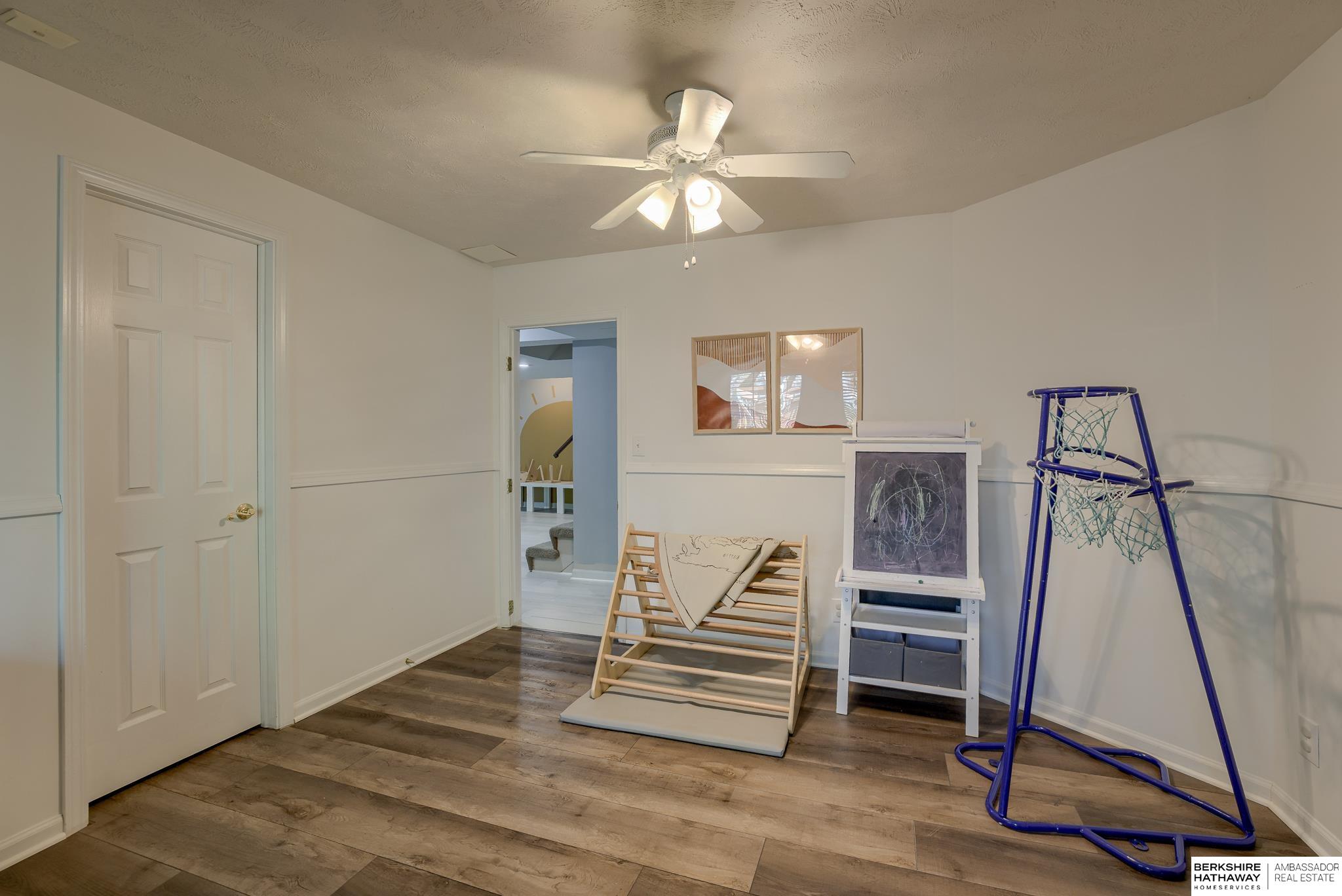 Omaha, Nebraska 68118, United States, 5 Bedrooms Bedrooms, ,3 BathroomsBathrooms,Residential,Active,217366