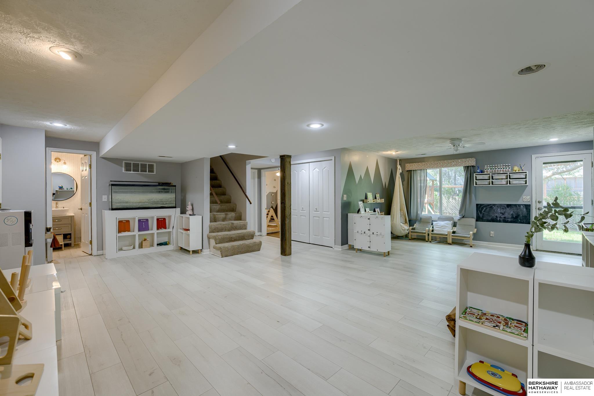 Omaha, Nebraska 68118, United States, 5 Bedrooms Bedrooms, ,3 BathroomsBathrooms,Residential,Active,217366