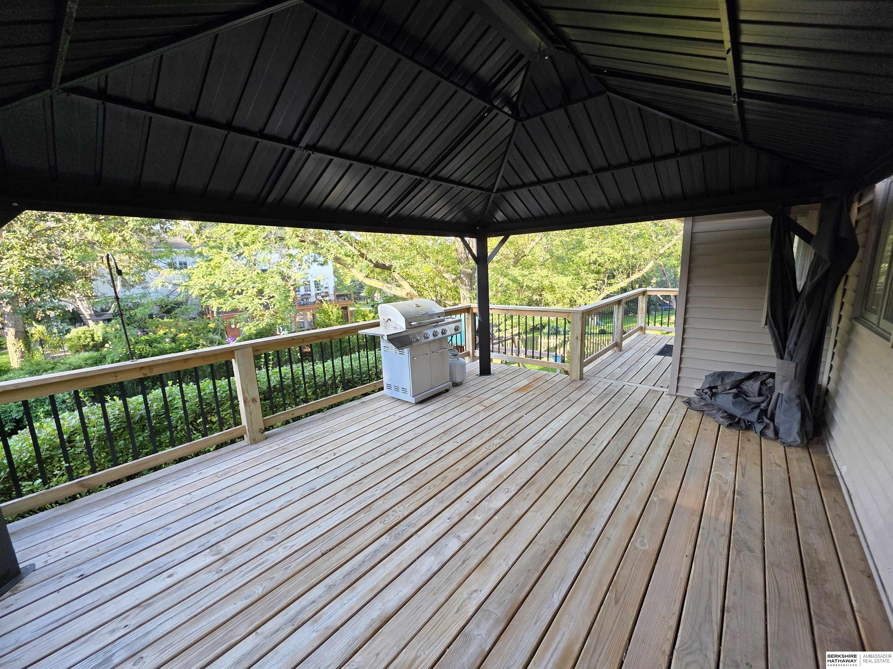 Omaha, Nebraska 68118, United States, 5 Bedrooms Bedrooms, ,3 BathroomsBathrooms,Residential,Active,217366