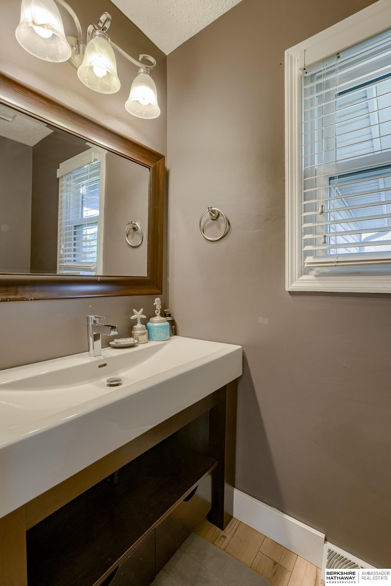 Omaha, Nebraska 68118, United States, 5 Bedrooms Bedrooms, ,3 BathroomsBathrooms,Residential,Active,217366