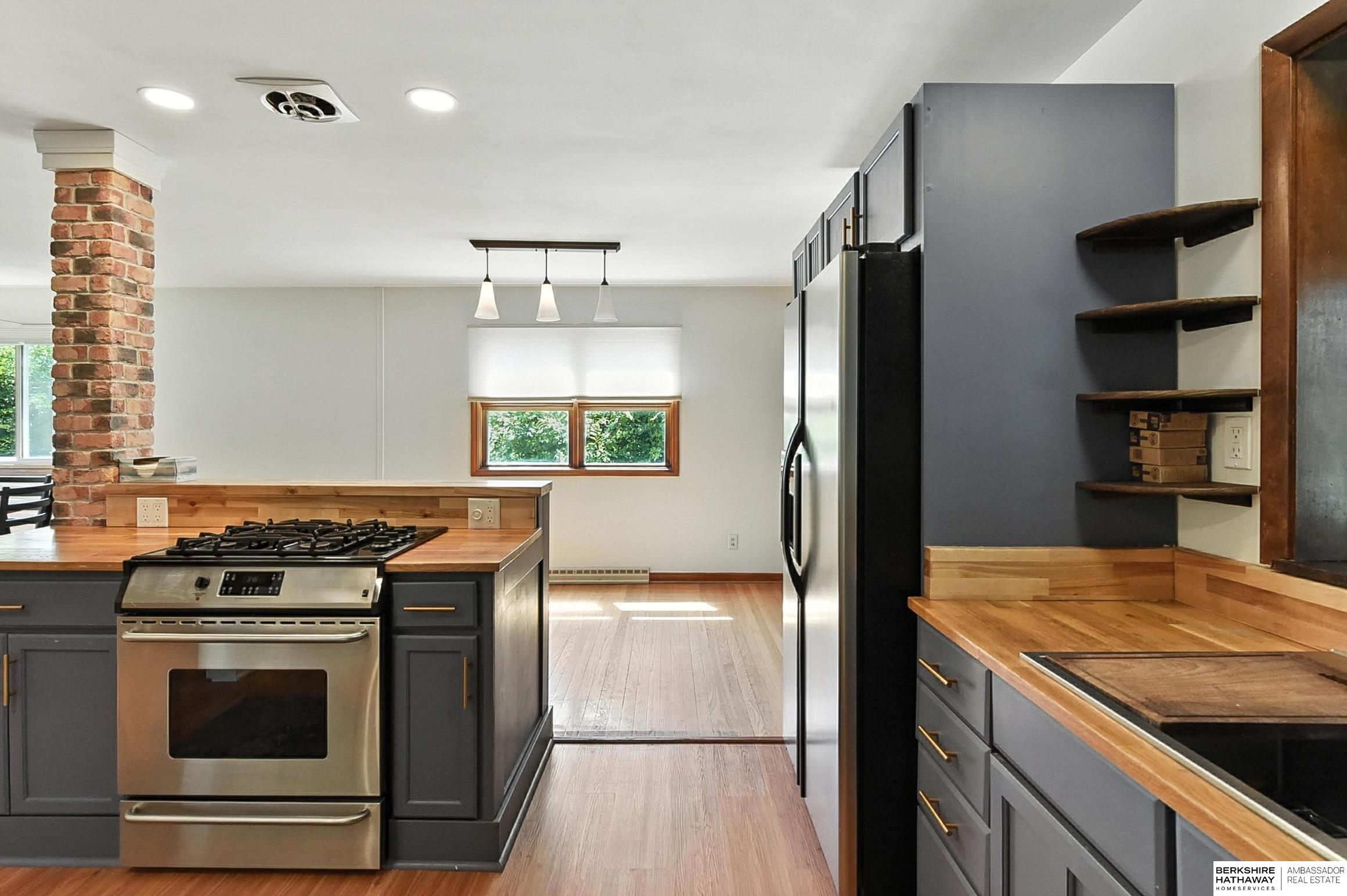 Omaha, Nebraska 68105, United States, 4 Bedrooms Bedrooms, ,3 BathroomsBathrooms,Residential,Active,187297