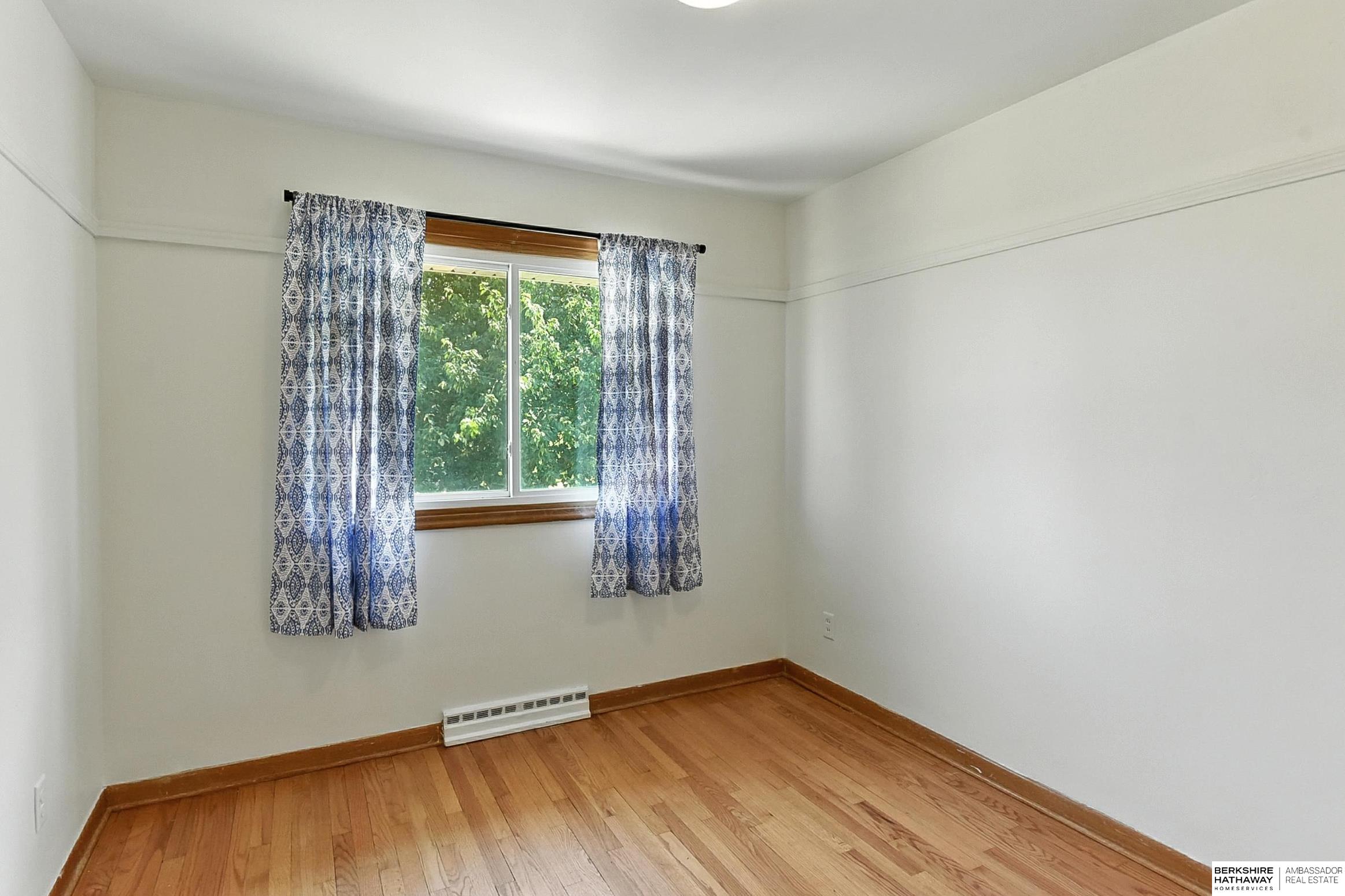 Omaha, Nebraska 68105, United States, 4 Bedrooms Bedrooms, ,3 BathroomsBathrooms,Residential,Active,187297