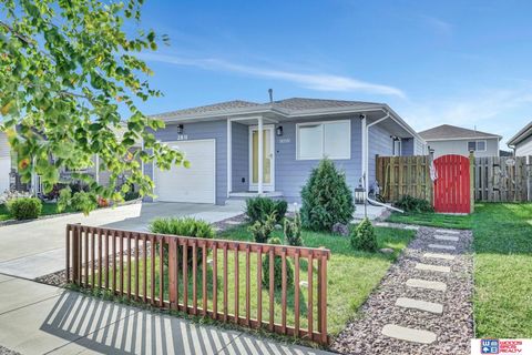 Photo of 2831 W Sumner Street, Lincoln, NE 68522 (MLS # 22528839)