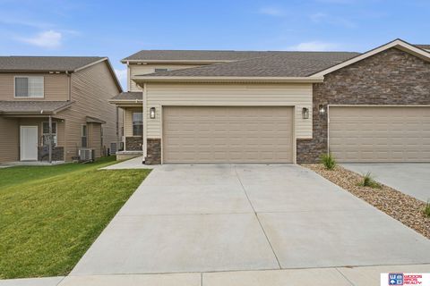 Photo of 5018 W Hillsboro Drive, Lincoln, NE 68528 (MLS # 22601575)