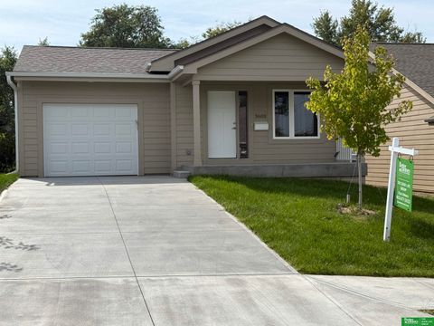Photo of 3603 Erskine Street, Omaha, NE 68111 (MLS # 22528453)