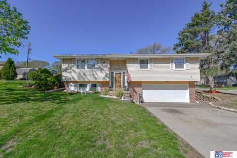 Photo of 1911 Ammon Avenue, Lincoln, NE 68505 (MLS # 22610804)
