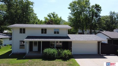 Photo of 440 Sycamore Drive, Lincoln, NE 68510 (MLS # 22519534)