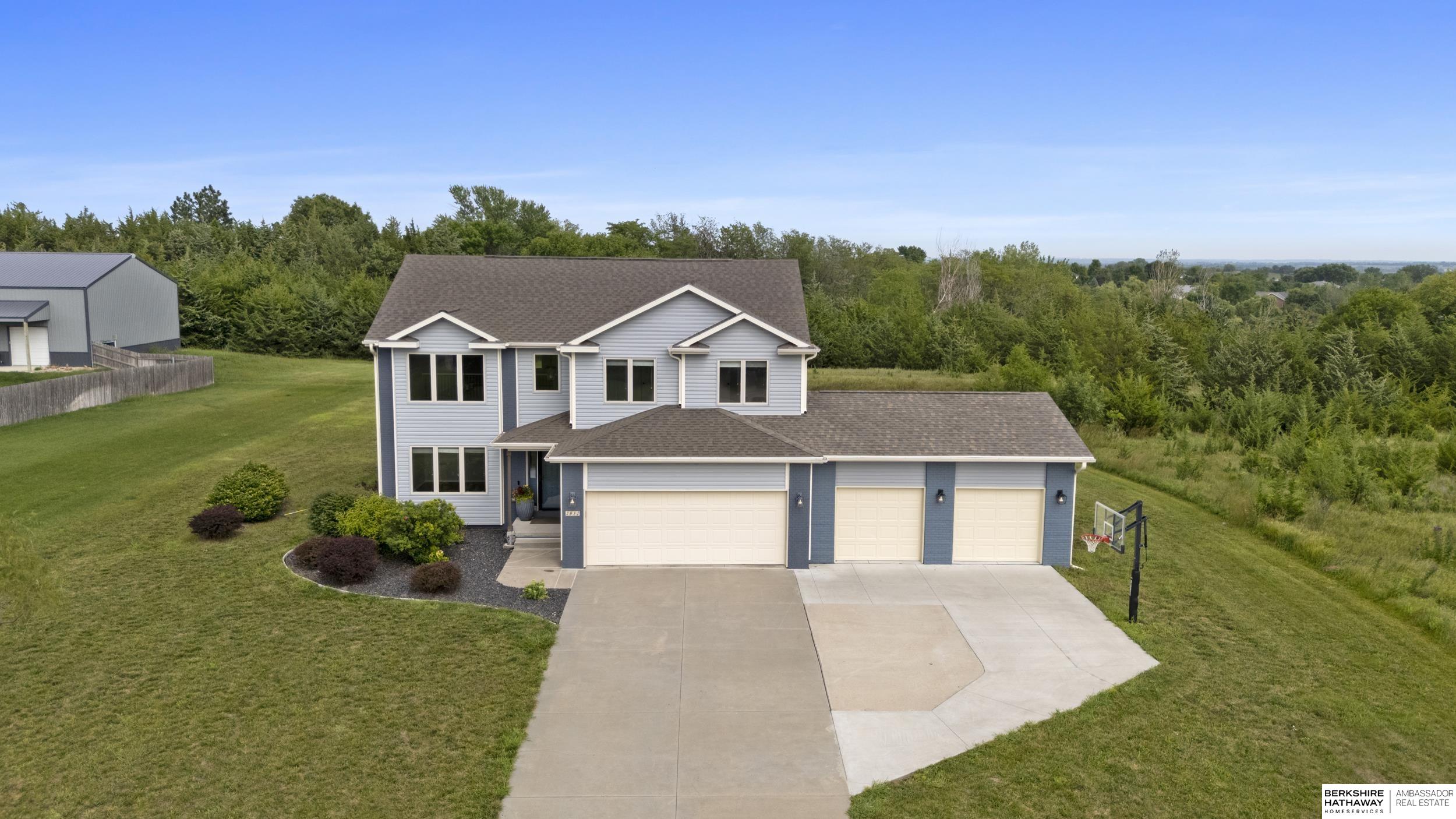 Lincoln, Nebraska 68532, United States, 4 Bedrooms Bedrooms, ,4 BathroomsBathrooms,Residential,Pending,202847