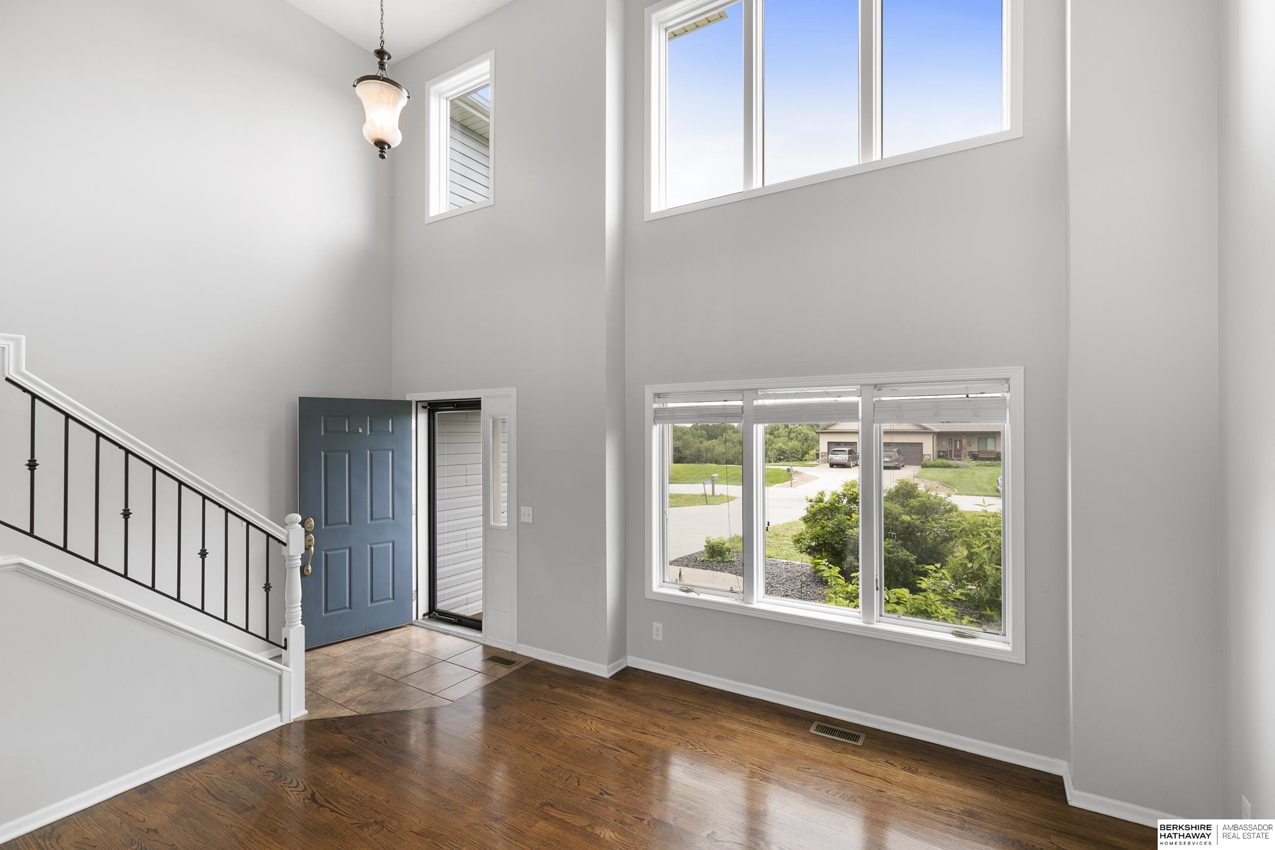 Lincoln, Nebraska 68532, United States, 4 Bedrooms Bedrooms, ,4 BathroomsBathrooms,Residential,Pending,202847