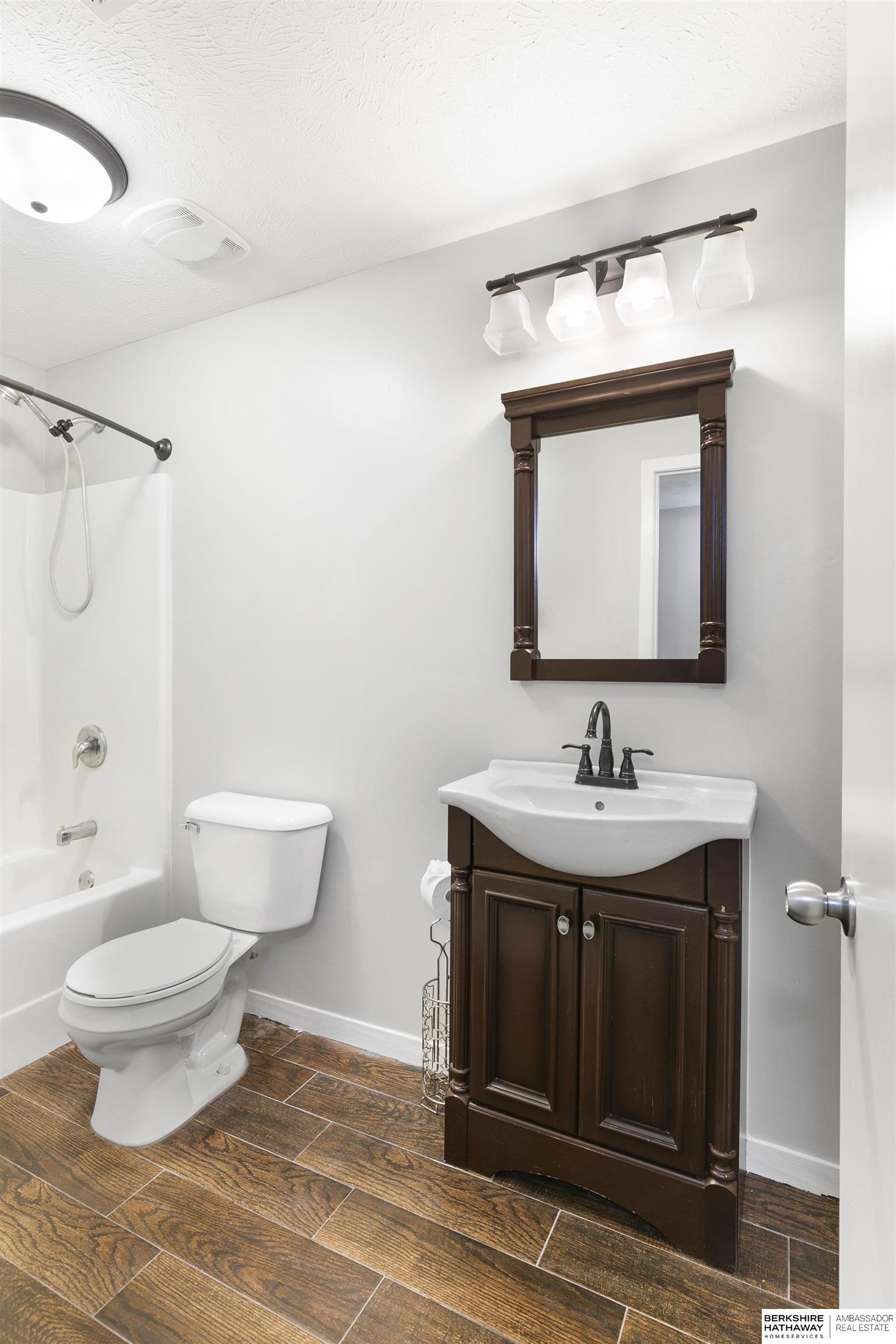 Lincoln, Nebraska 68532, United States, 4 Bedrooms Bedrooms, ,4 BathroomsBathrooms,Residential,Pending,202847