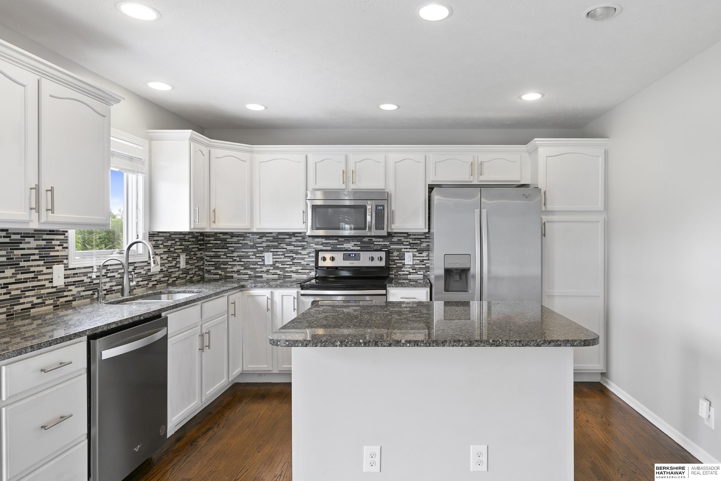 Lincoln, Nebraska 68532, United States, 4 Bedrooms Bedrooms, ,4 BathroomsBathrooms,Residential,Pending,202847