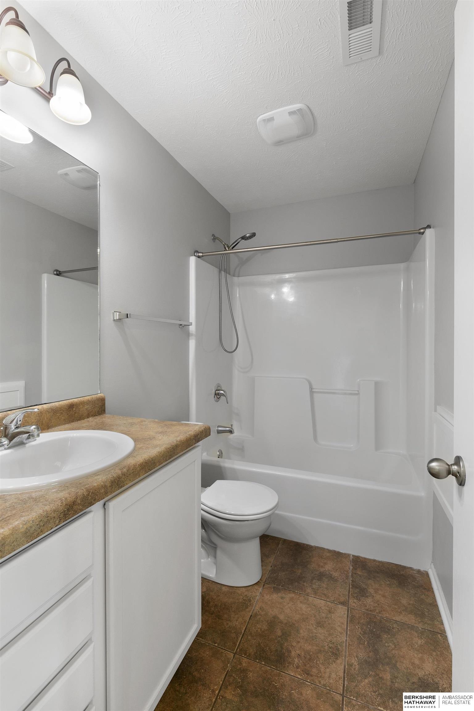 Lincoln, Nebraska 68532, United States, 4 Bedrooms Bedrooms, ,4 BathroomsBathrooms,Residential,Pending,202847