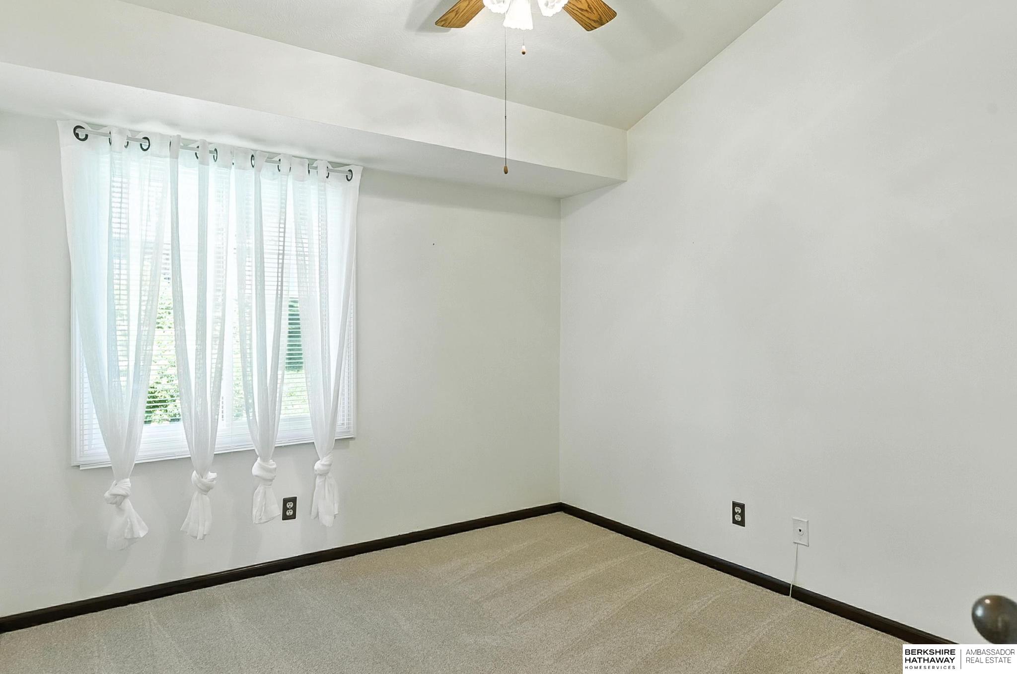 Omaha, Nebraska 68106, United States, 3 Bedrooms Bedrooms, ,2 BathroomsBathrooms,Residential,Pending,156138