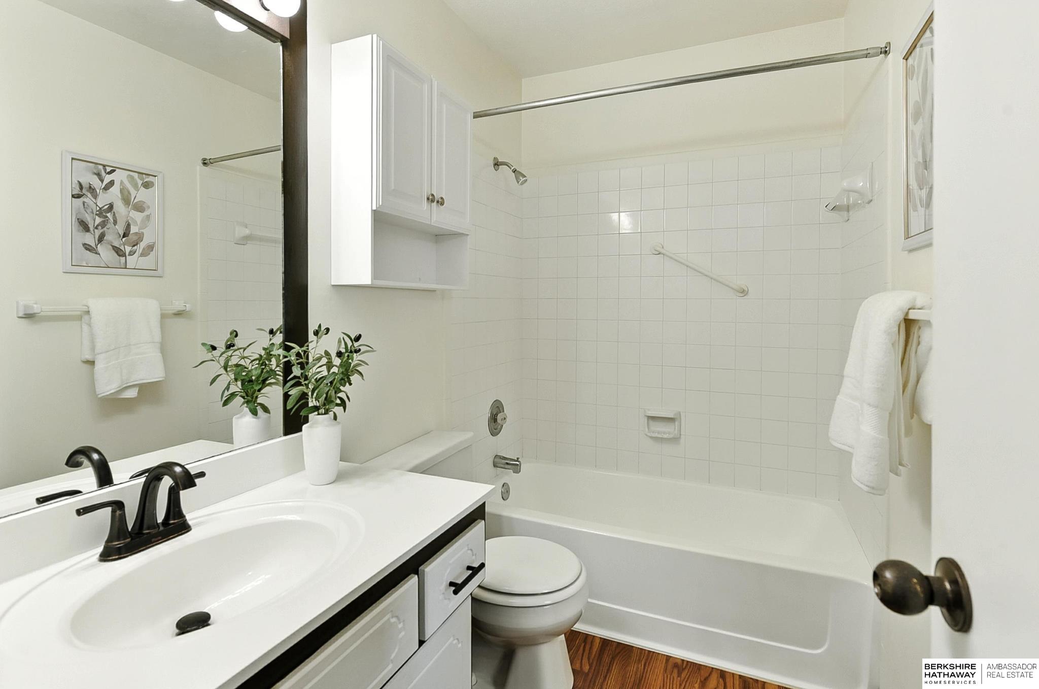 Omaha, Nebraska 68106, United States, 3 Bedrooms Bedrooms, ,2 BathroomsBathrooms,Residential,Pending,156138