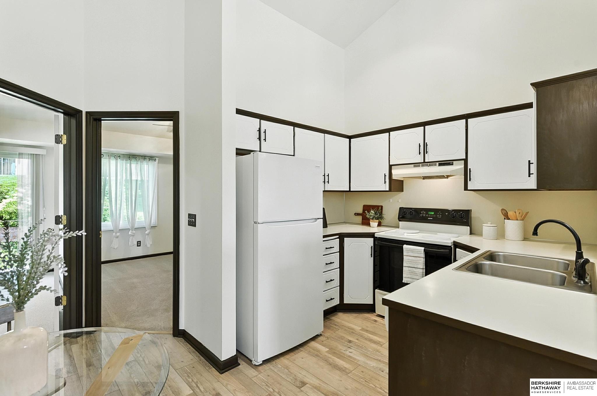 Omaha, Nebraska 68106, United States, 3 Bedrooms Bedrooms, ,2 BathroomsBathrooms,Residential,Pending,156138