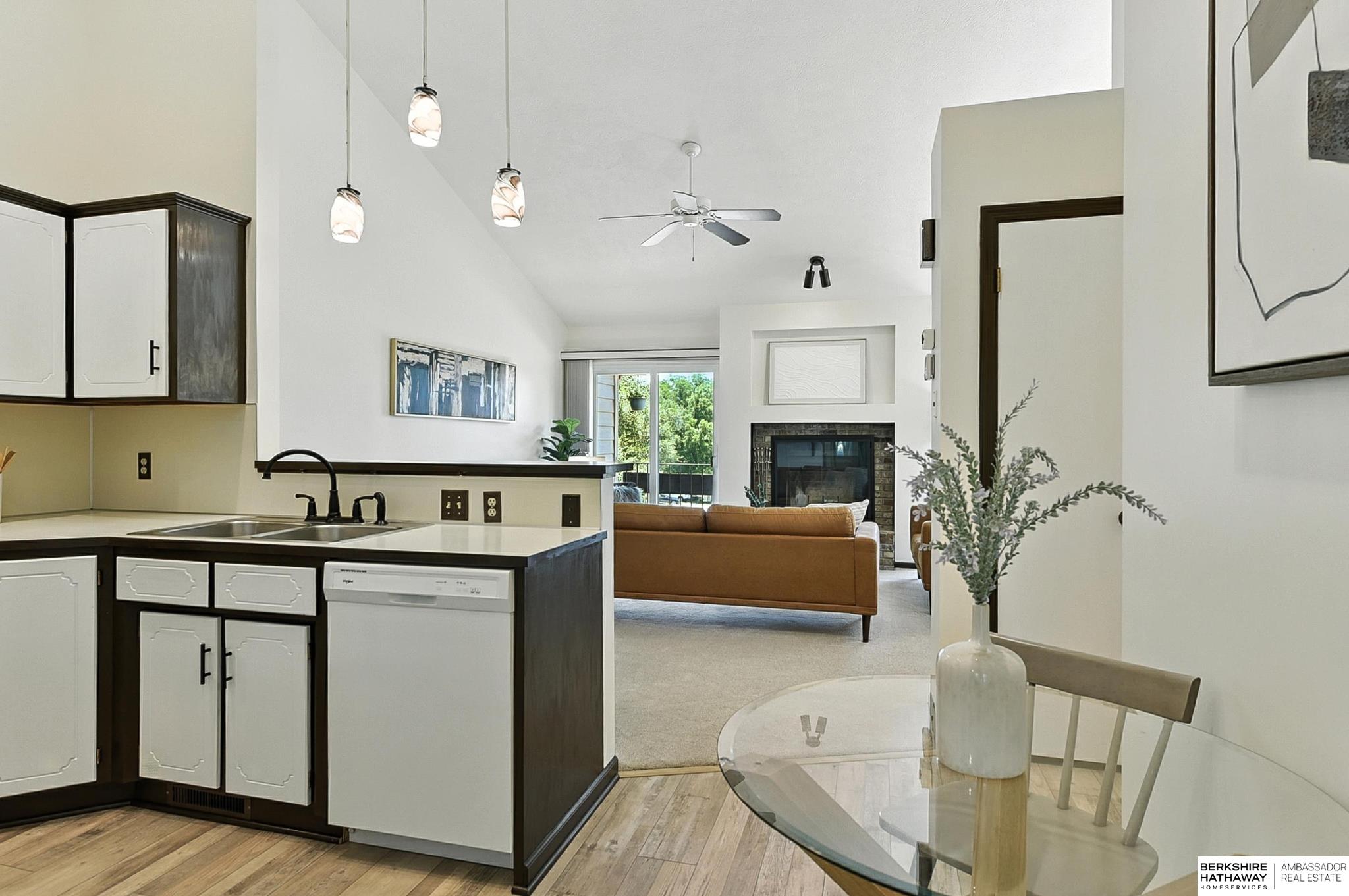 Omaha, Nebraska 68106, United States, 3 Bedrooms Bedrooms, ,2 BathroomsBathrooms,Residential,Pending,156138