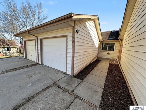 Photo of 222 Parkside Lane, Lincoln, NE 68521 (MLS # 22601549)