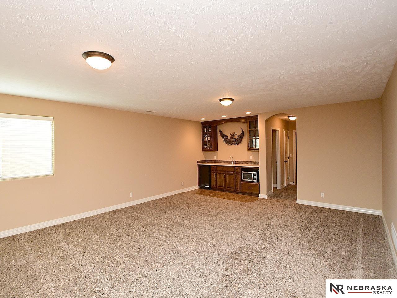 Omaha, Nebraska 68135, United States, 4 Bedrooms Bedrooms, ,3 BathroomsBathrooms,Residential,Active,205037