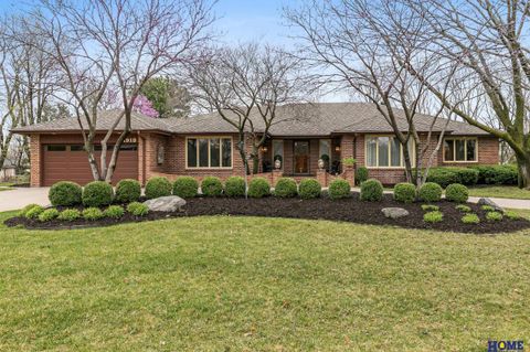 Photo of 1918 Yorkshire Court, Lincoln, NE 68506 (MLS # 22608897)