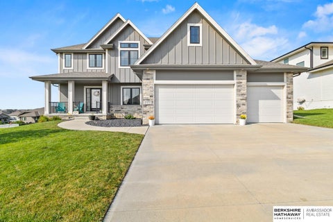 Photo of 10232 Cove Hollow Drive, Papillion, NE 68046 (MLS # 22626263)