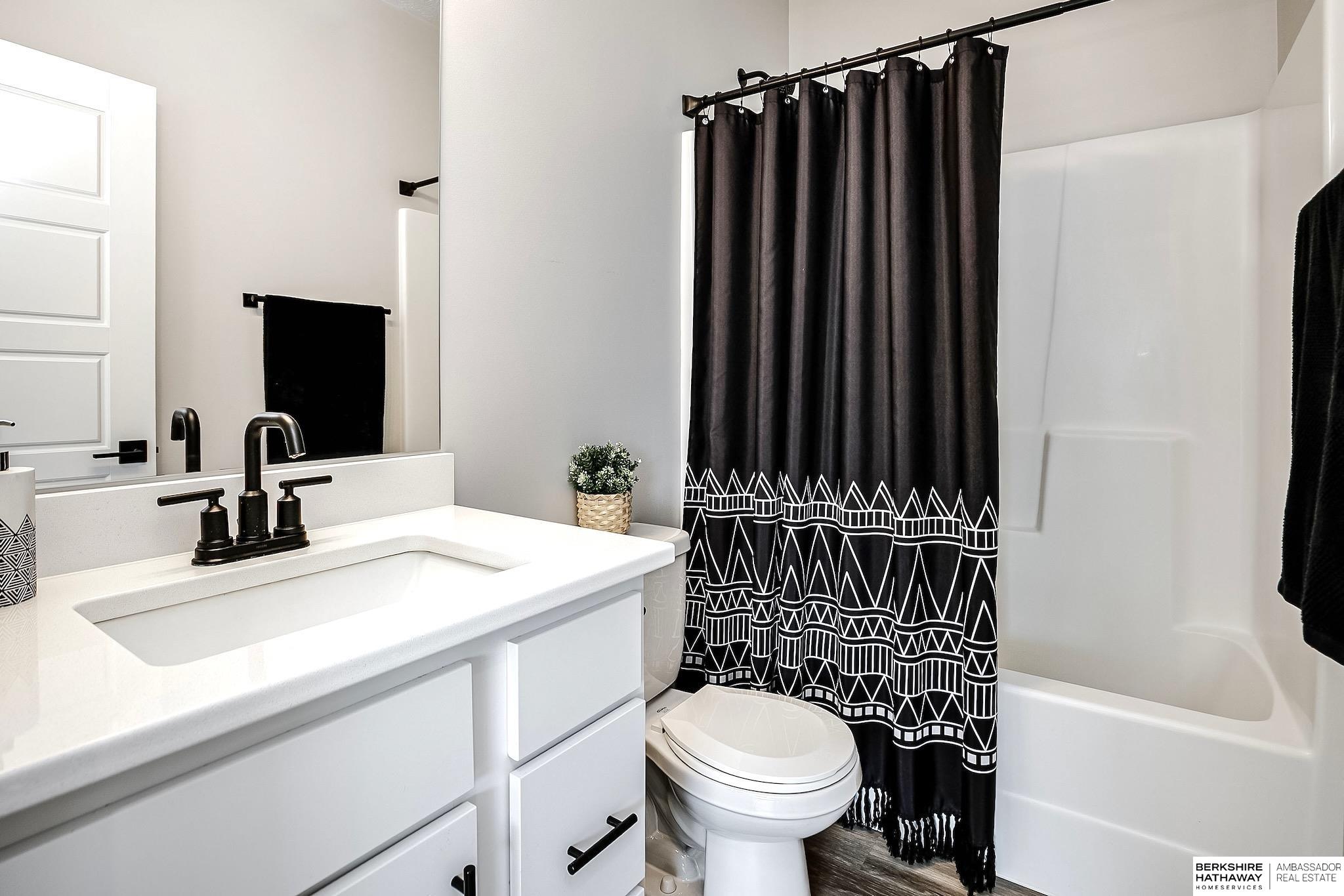 Ashland, Nebraska 68003, United States, 4 Bedrooms Bedrooms, ,3 BathroomsBathrooms,Residential,Active,222414