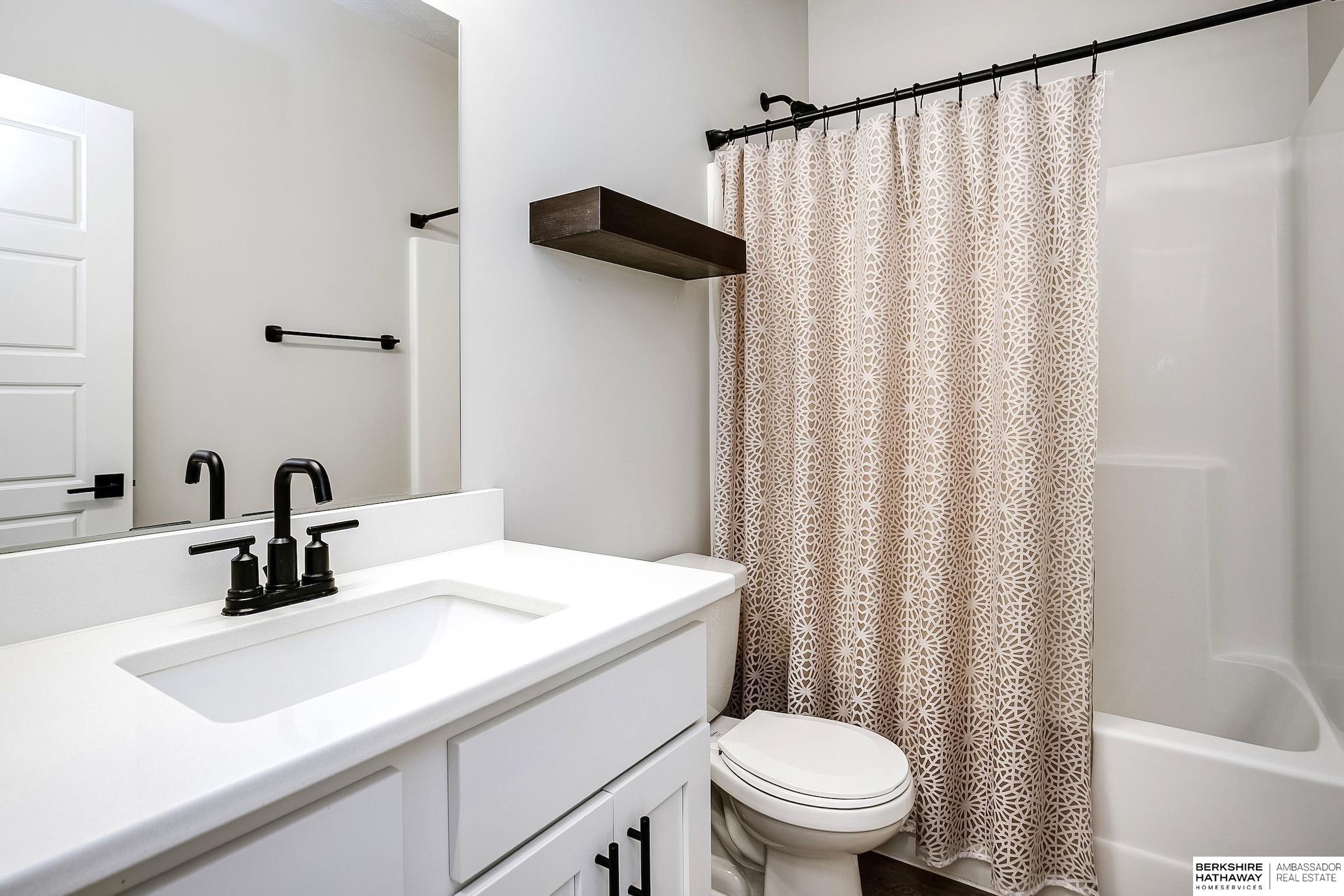 Ashland, Nebraska 68003, United States, 4 Bedrooms Bedrooms, ,3 BathroomsBathrooms,Residential,Active,222414