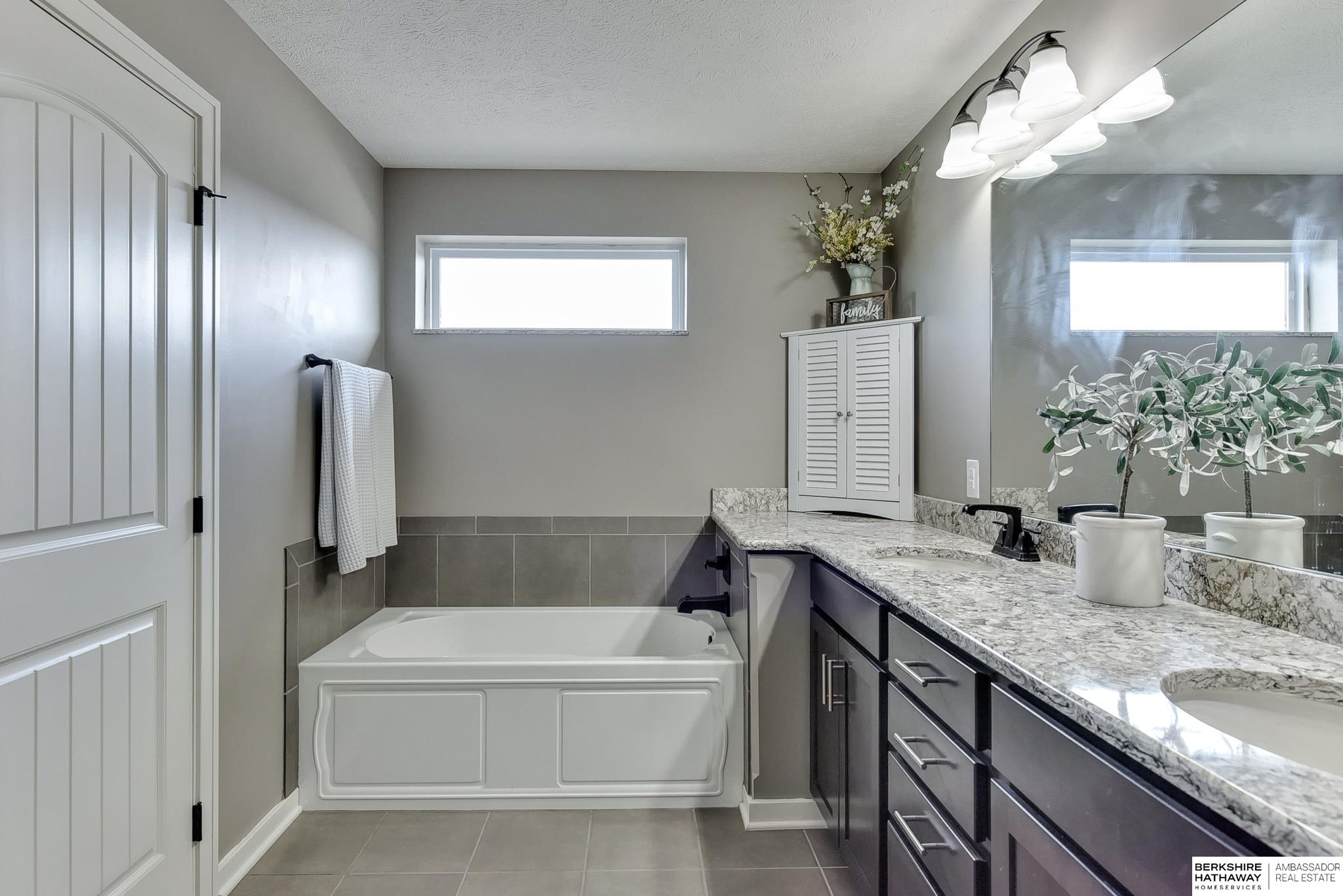 Elkhorn, Nebraska 68022, United States, 5 Bedrooms Bedrooms, ,4 BathroomsBathrooms,Residential,Active,119790