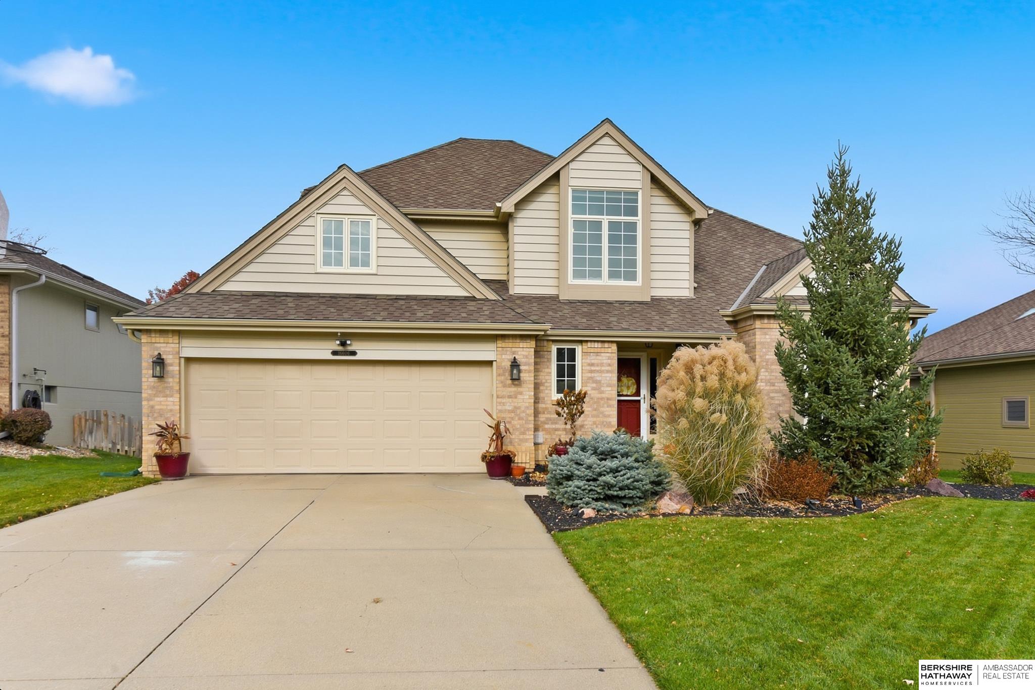 Omaha, Nebraska 68135, United States, 4 Bedrooms Bedrooms, ,3 BathroomsBathrooms,Residential,Pending,245455